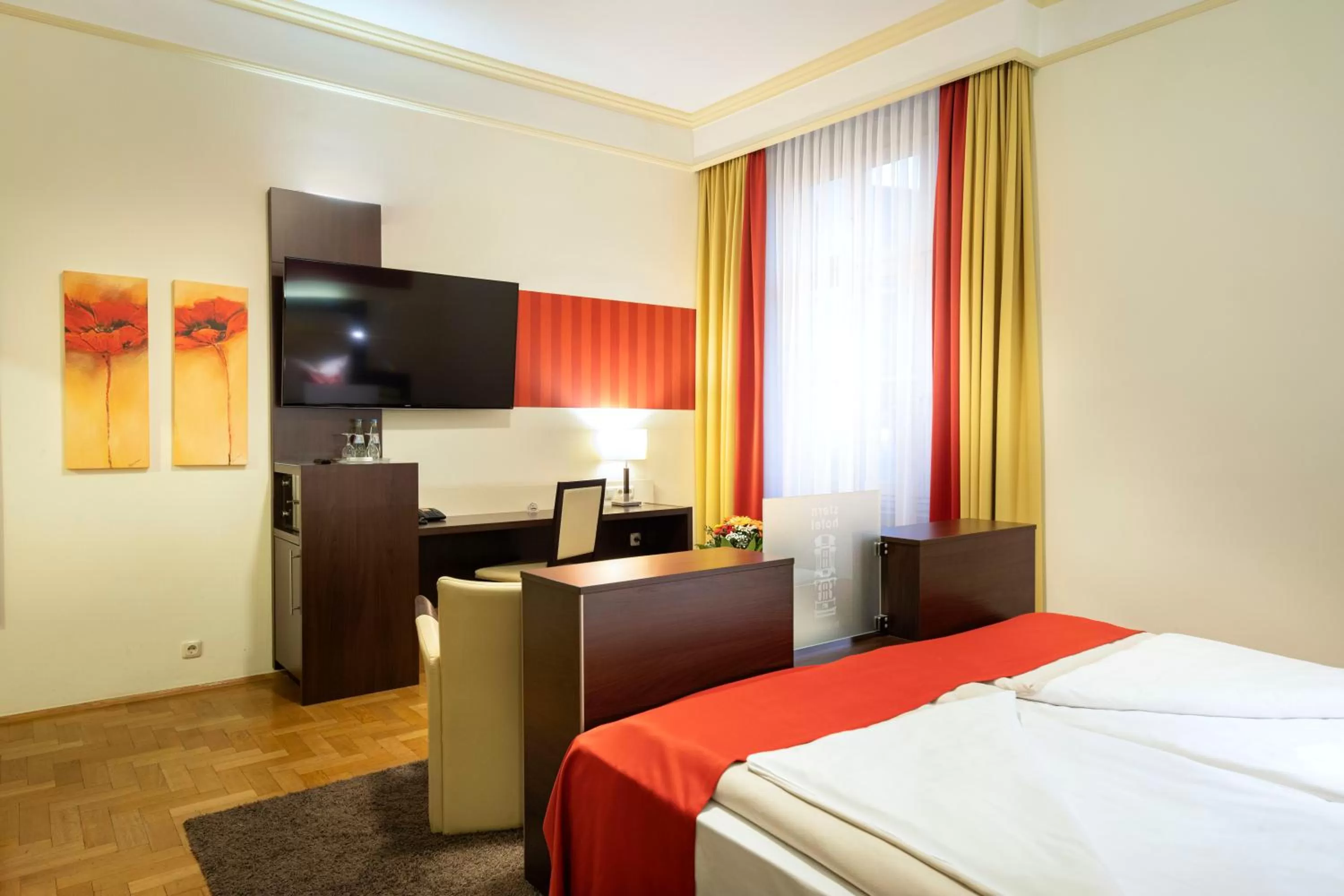 Photo of the whole room, Bed in ACHAT Sternhotel Bonn