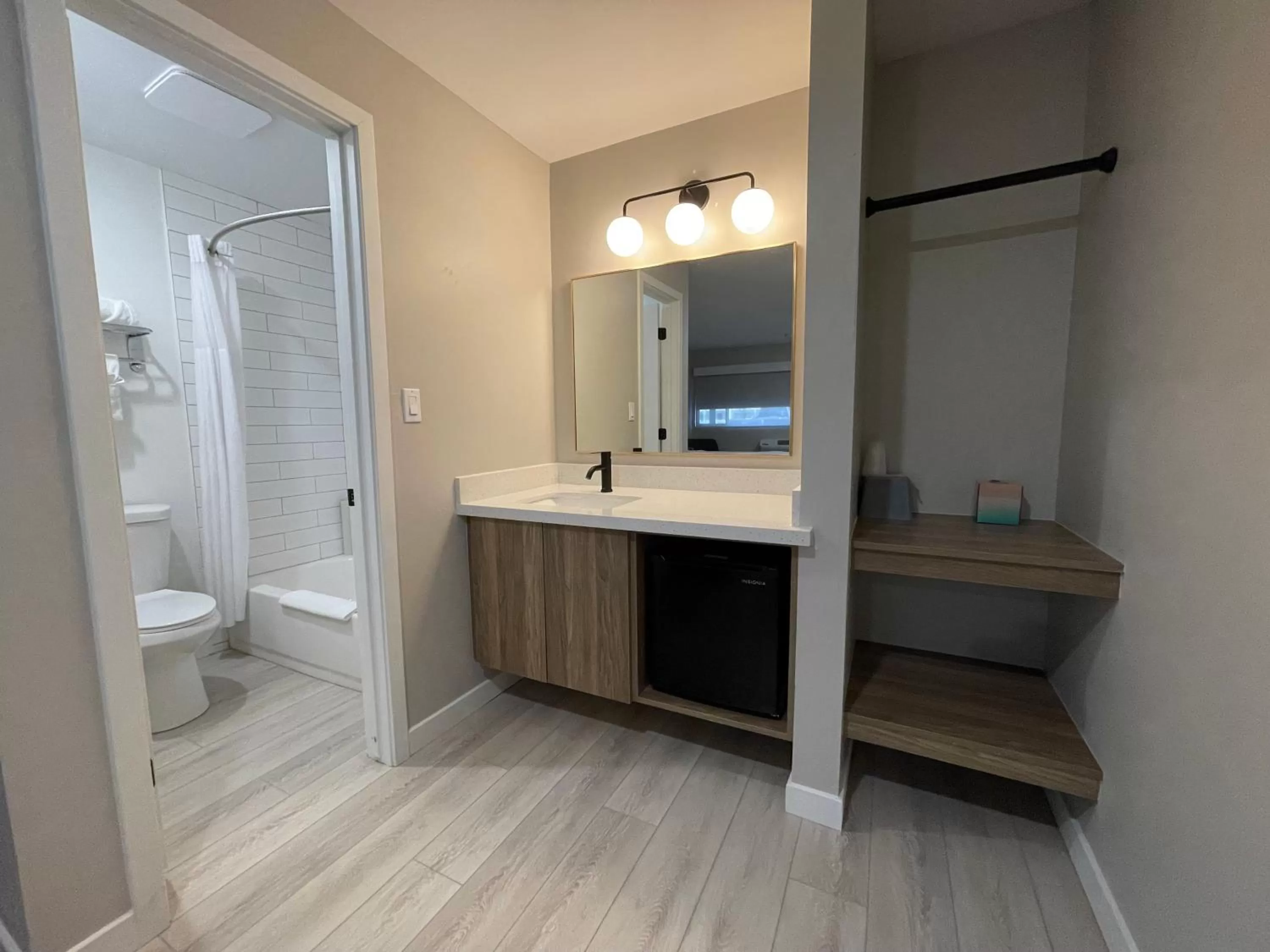 Shower in Arizona Sunset Inn & Suites