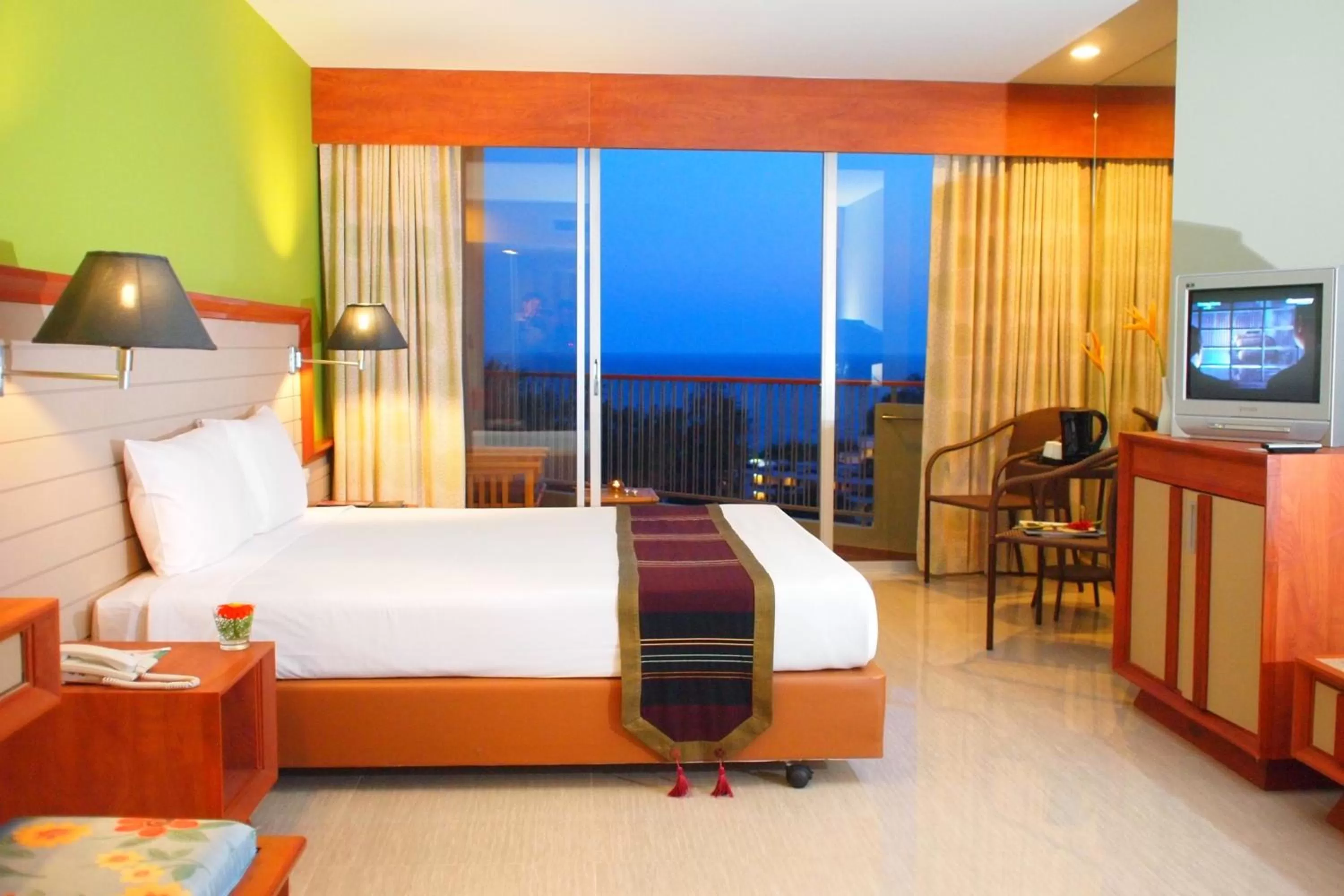 Bed in Long Beach Cha-Am Hotel