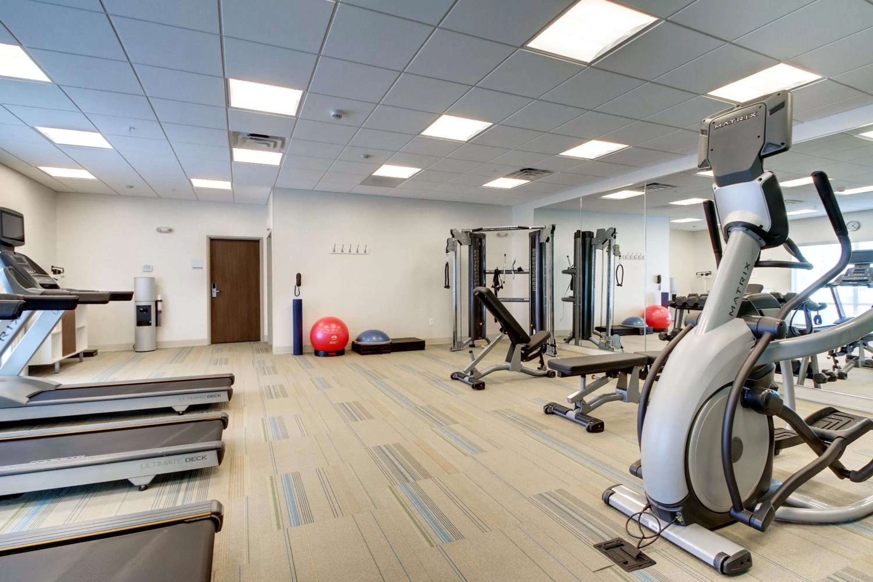 Fitness centre/facilities in Holiday Inn Express & Suites Galesburg by IHG