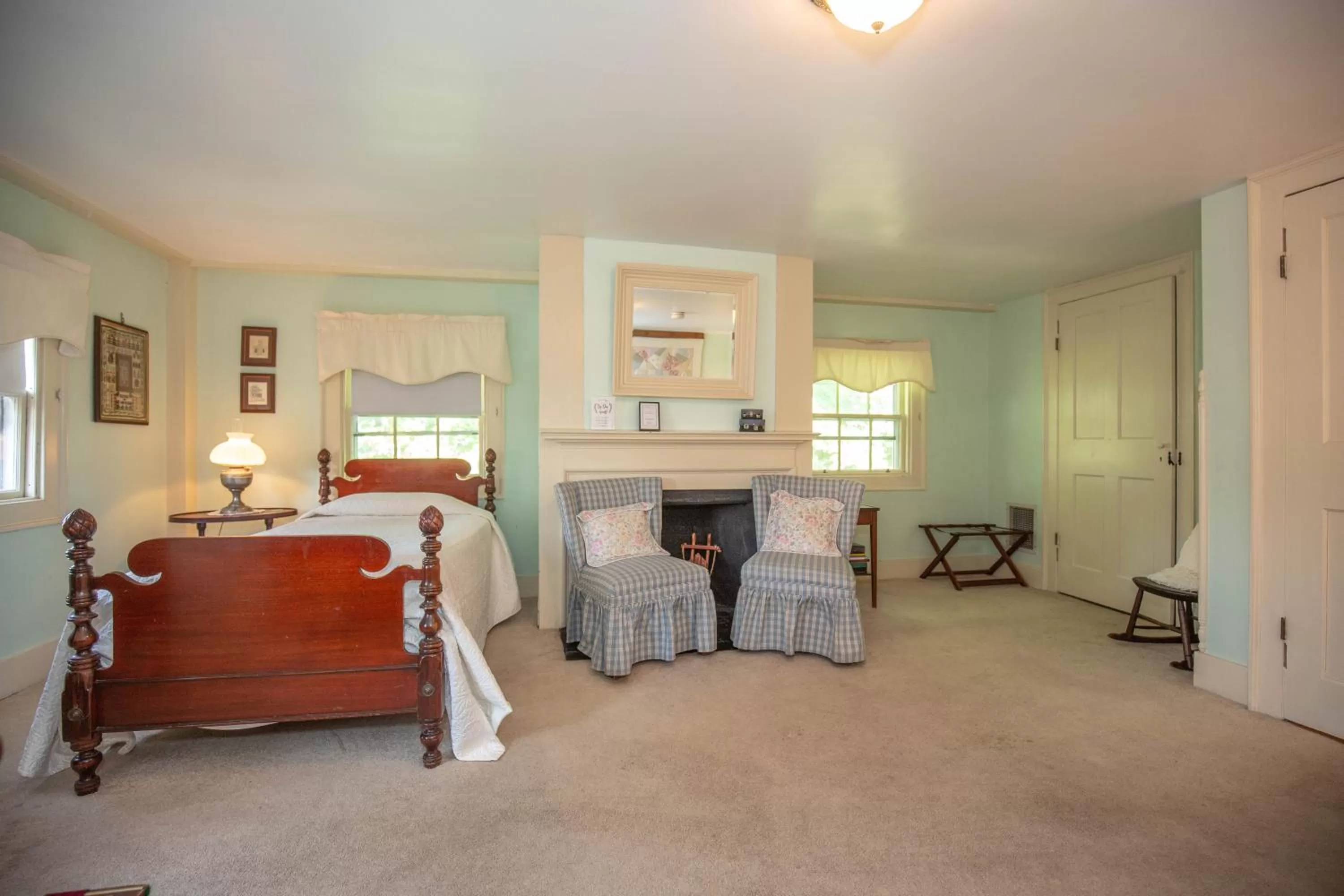 Bedroom, Seating Area in Clark Currier Inn