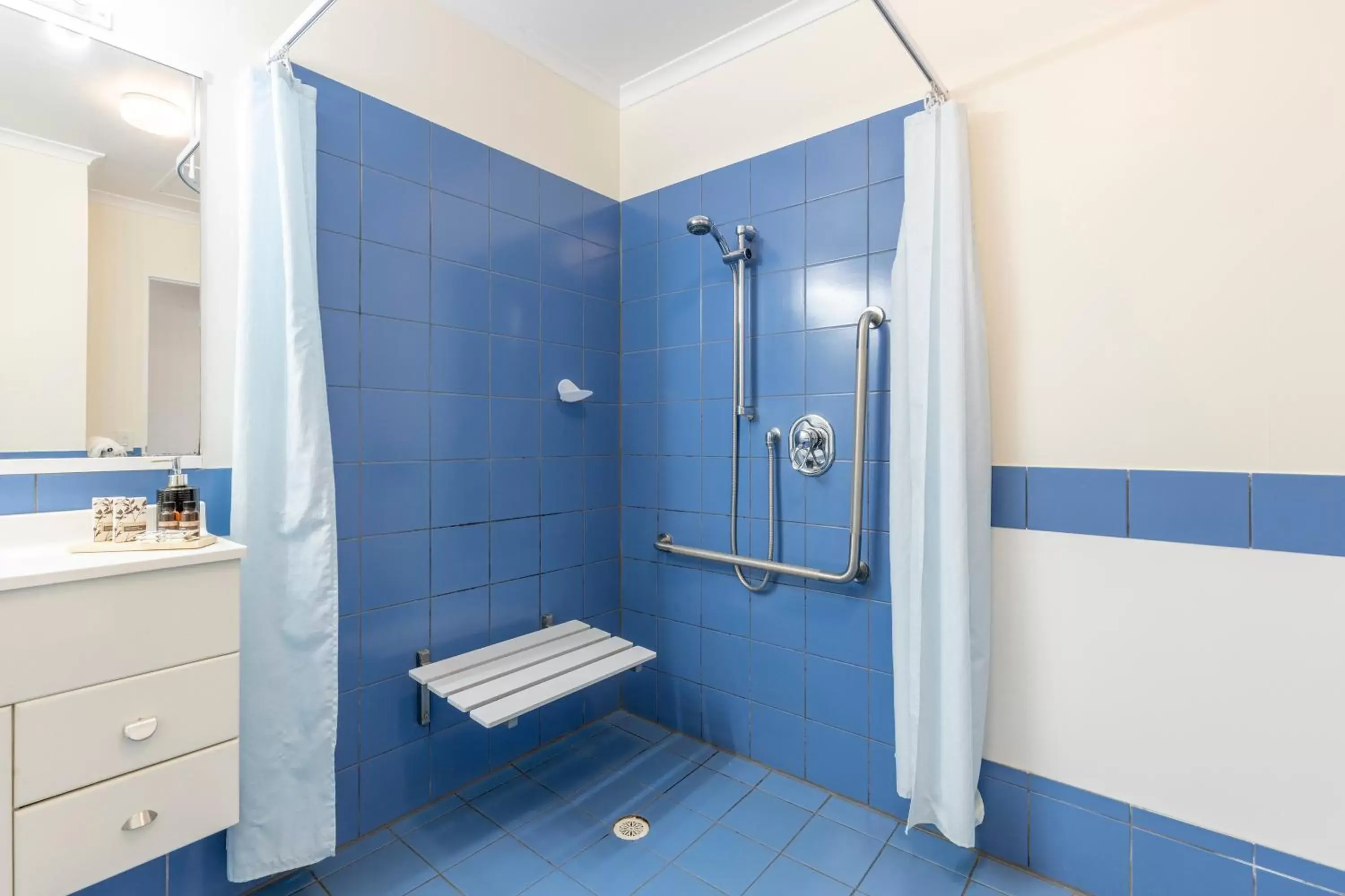 King Room - Disability Access in ASURE PRINCE motor lodge King Room - Disability Access in ASURE PRINCE motor lodge