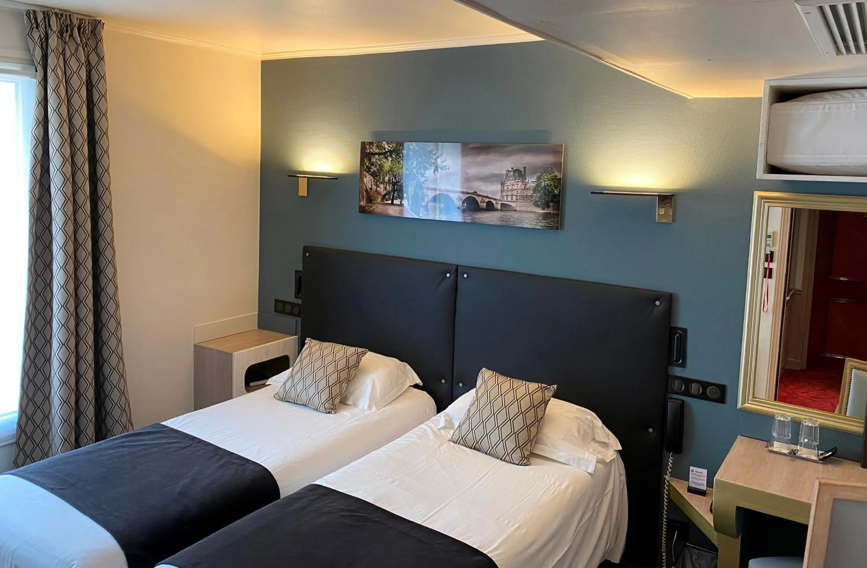 Standard Twin Room in Hotel Louvre Sainte Anne