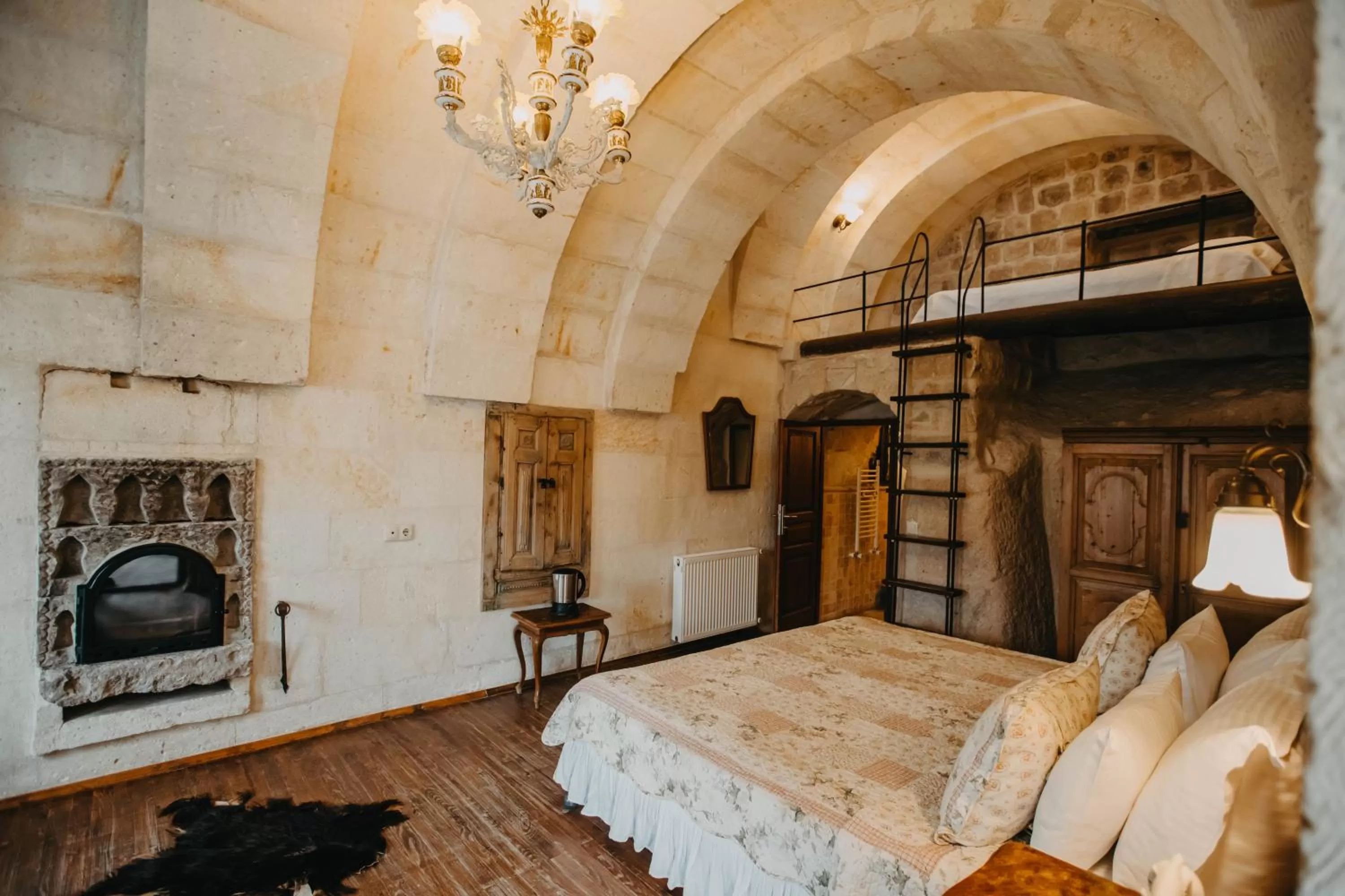 Photo of the whole room, Bed in Melekler Evi Cave Hotel