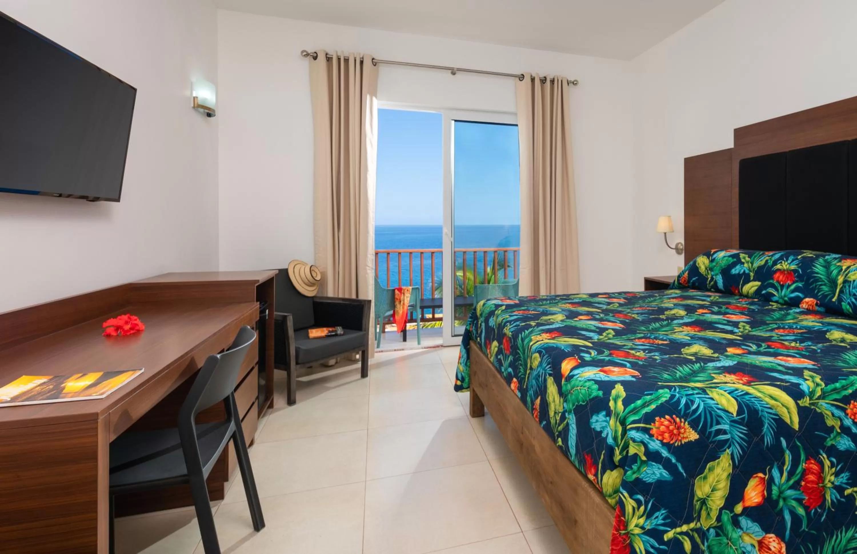 Photo of the whole room, Bed in Samsara Cliff Resort