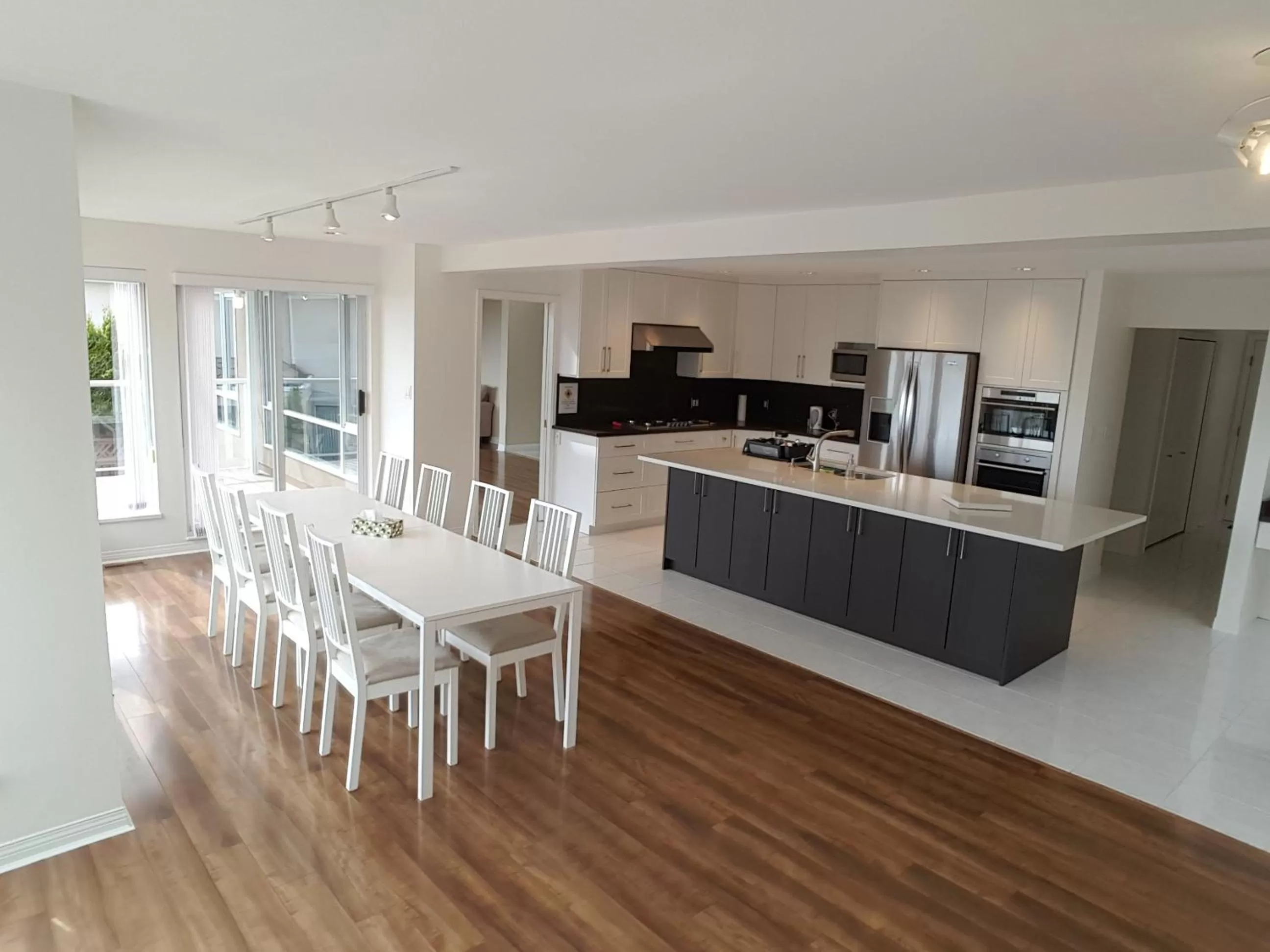 Communal kitchen in Emperial Suites