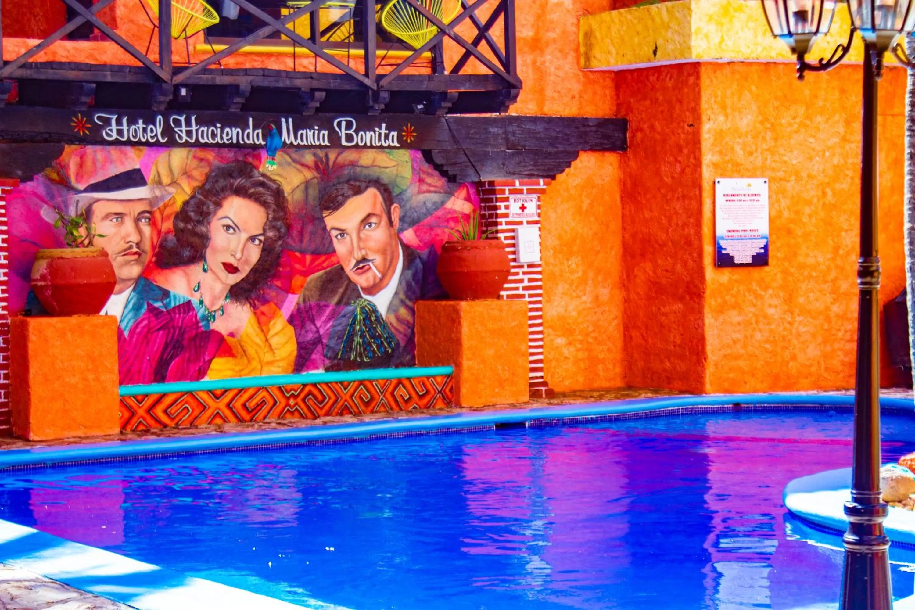 Swimming pool in Hacienda Maria Bonita Hotel
