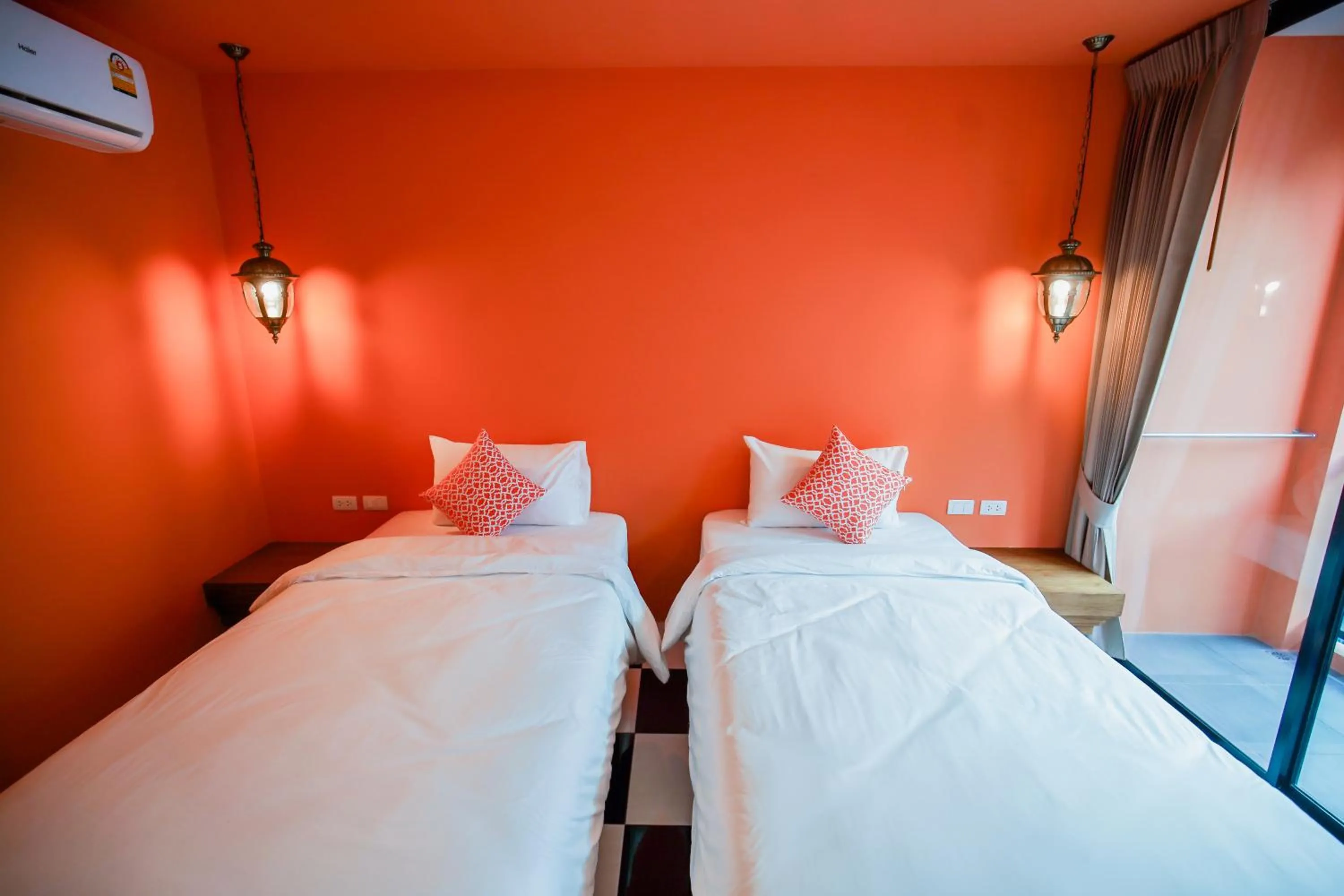 Photo of the whole room, Bed in Khaleej Mass Hotel Patong