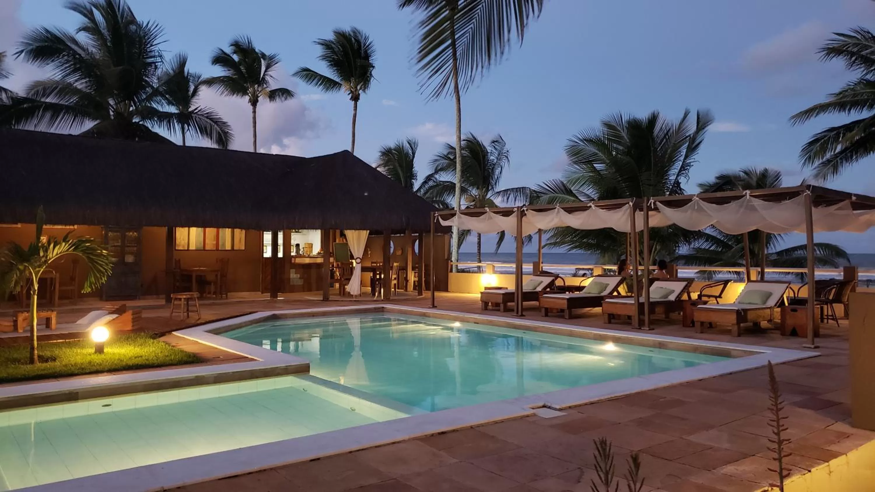 Restaurant/places to eat, Swimming Pool in Pousada dos Hibiscus