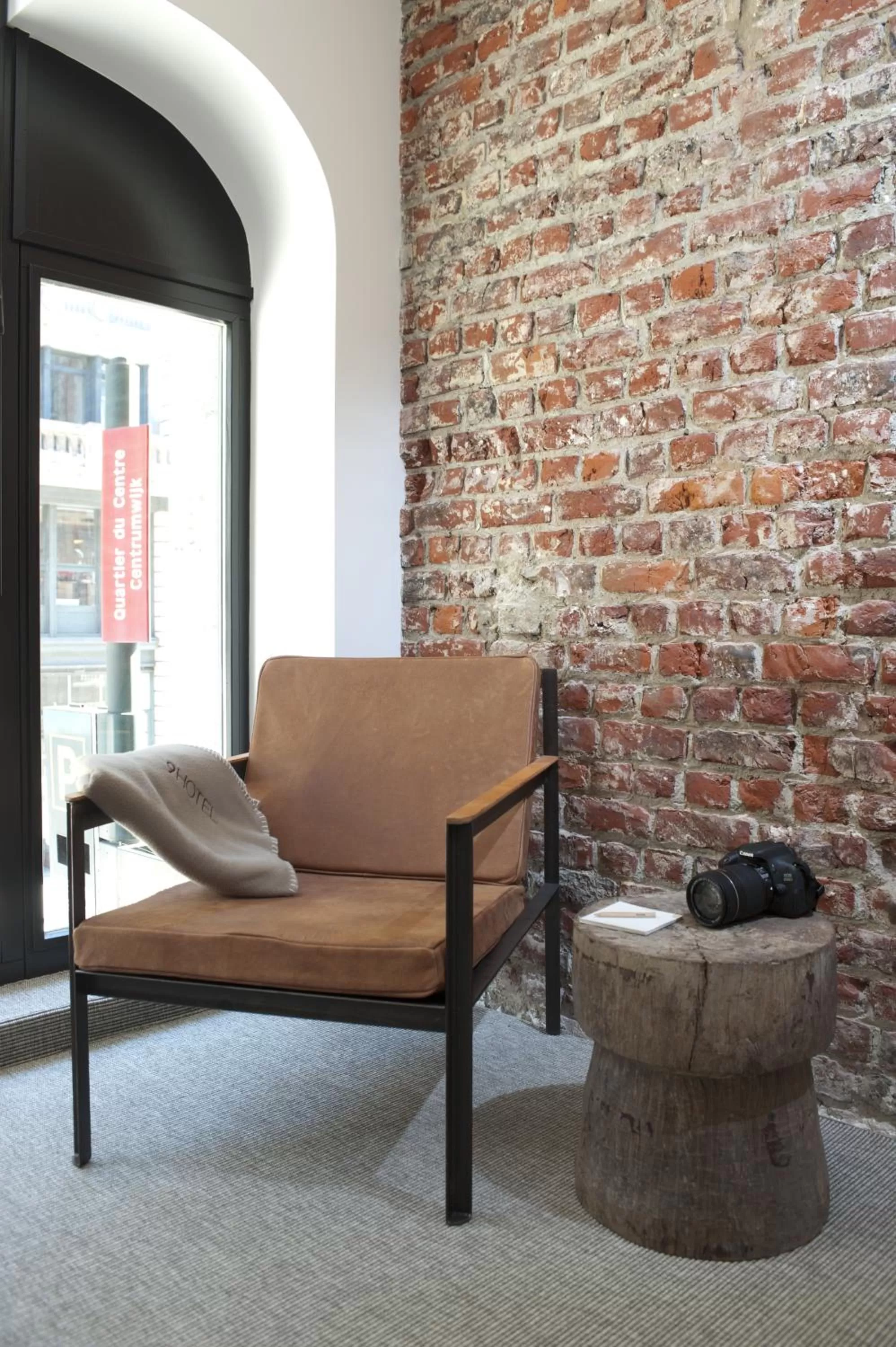 Communal lounge/ TV room in 9Hotel Central