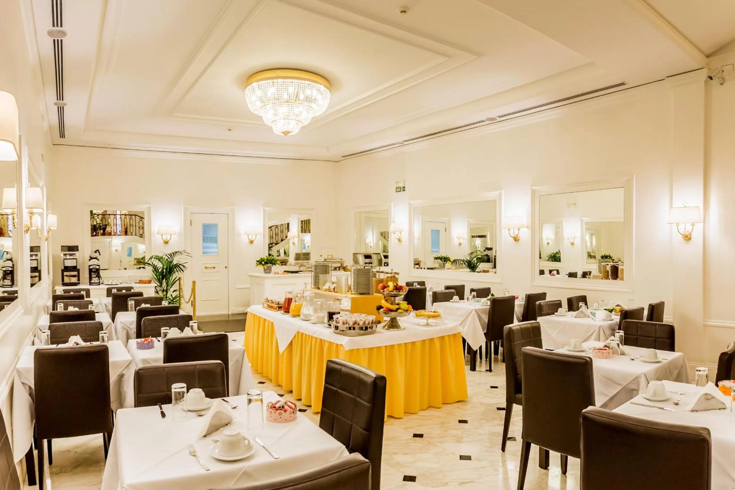 Restaurant/places to eat in Hotel Modigliani