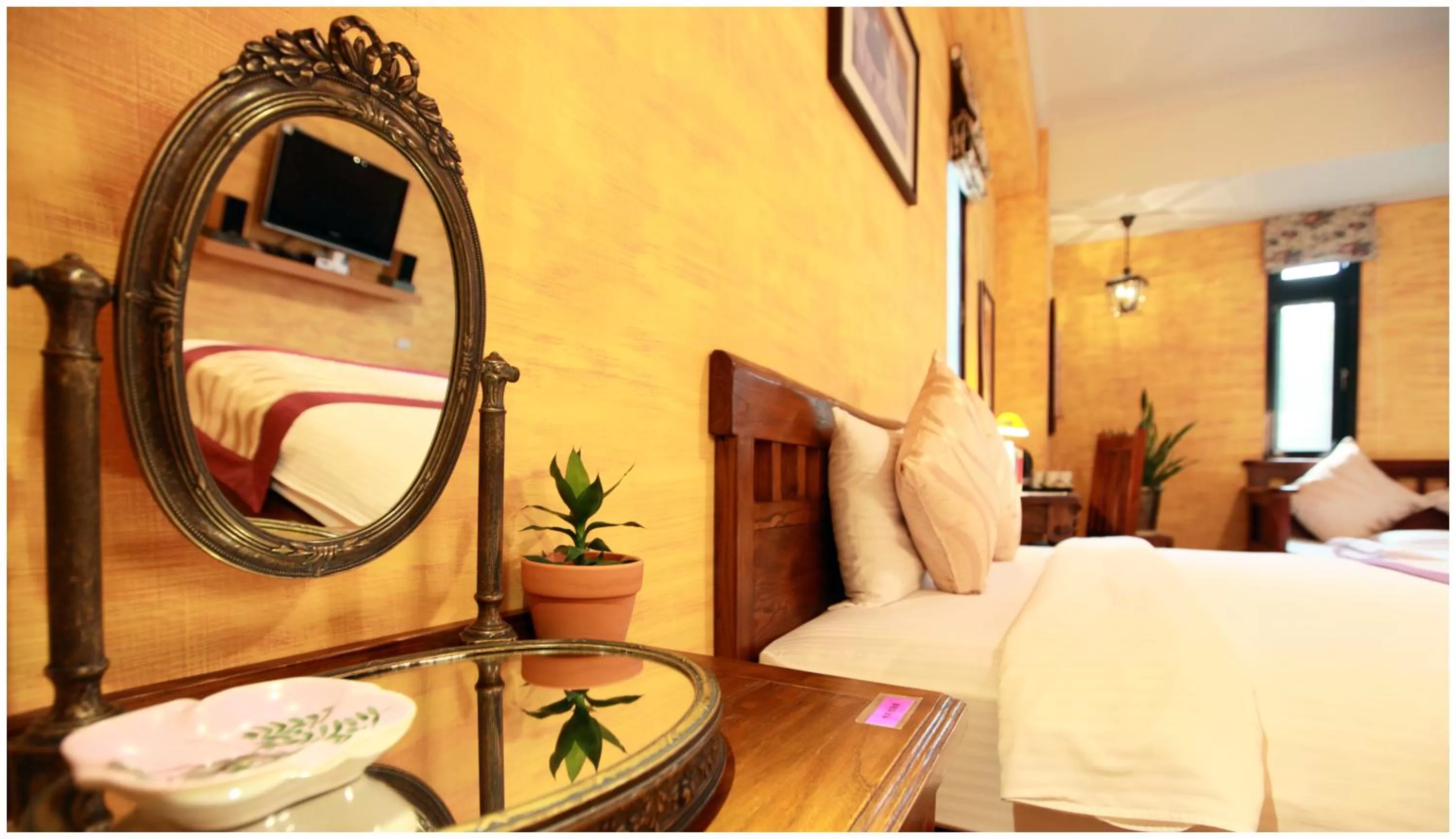 Decorative detail, Bed in Errantry Lodge & Studio