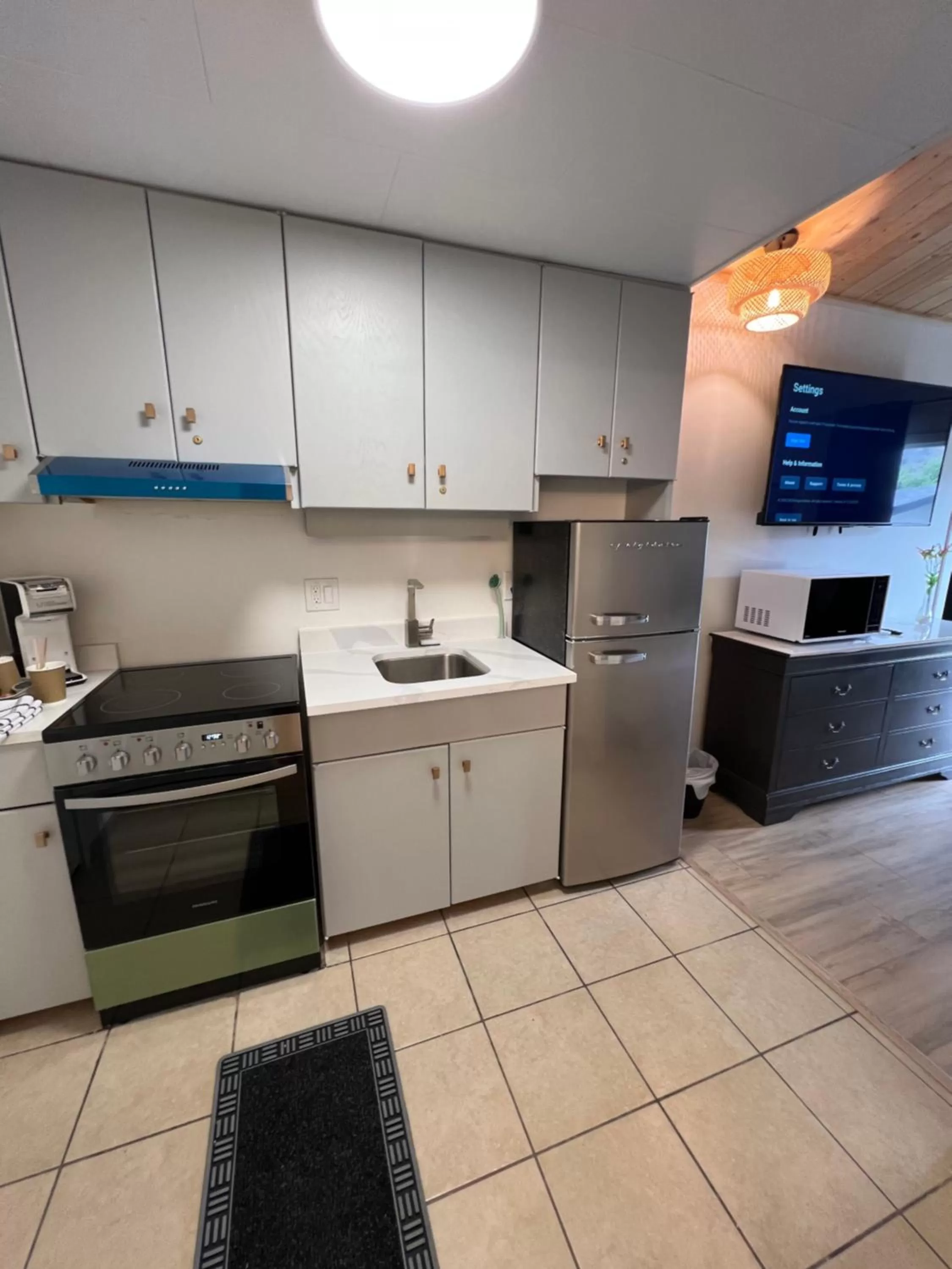 Kitchen or kitchenette in Destination Inn Cache Creek