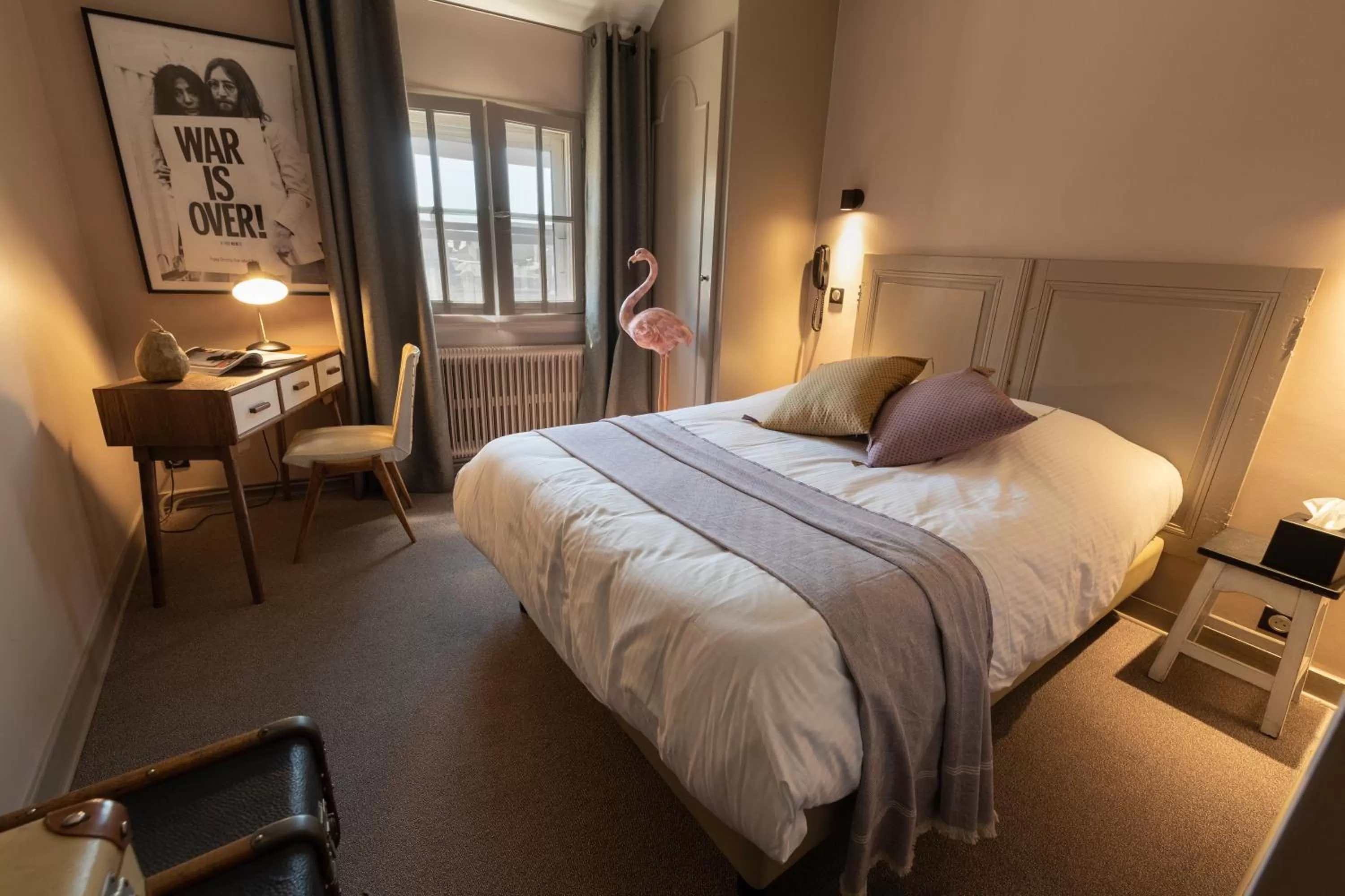 Bed in Hôtel Saint-Julien