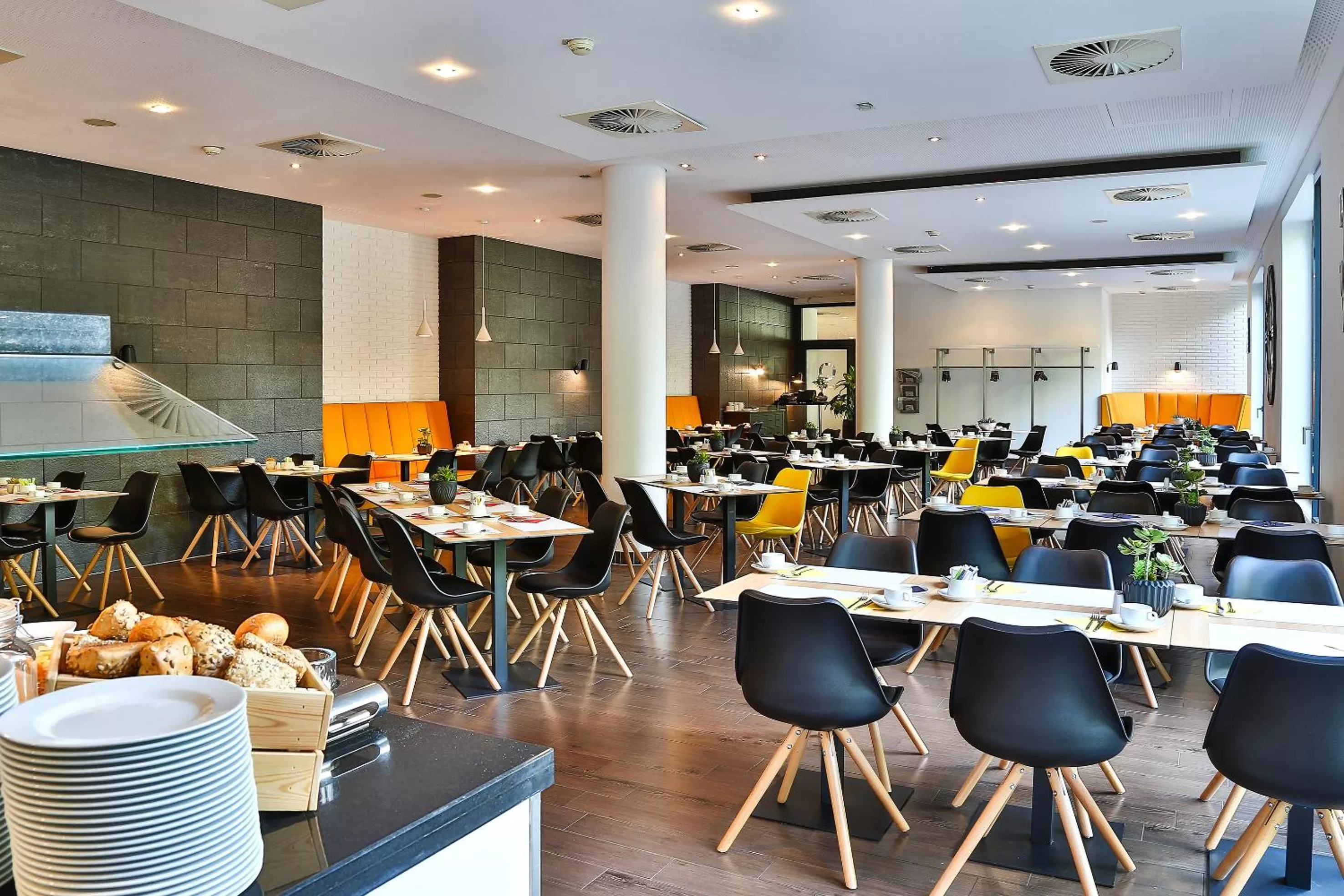 Restaurant/places to eat in Hotel Frankfurt Messe Affiliated by Meliá