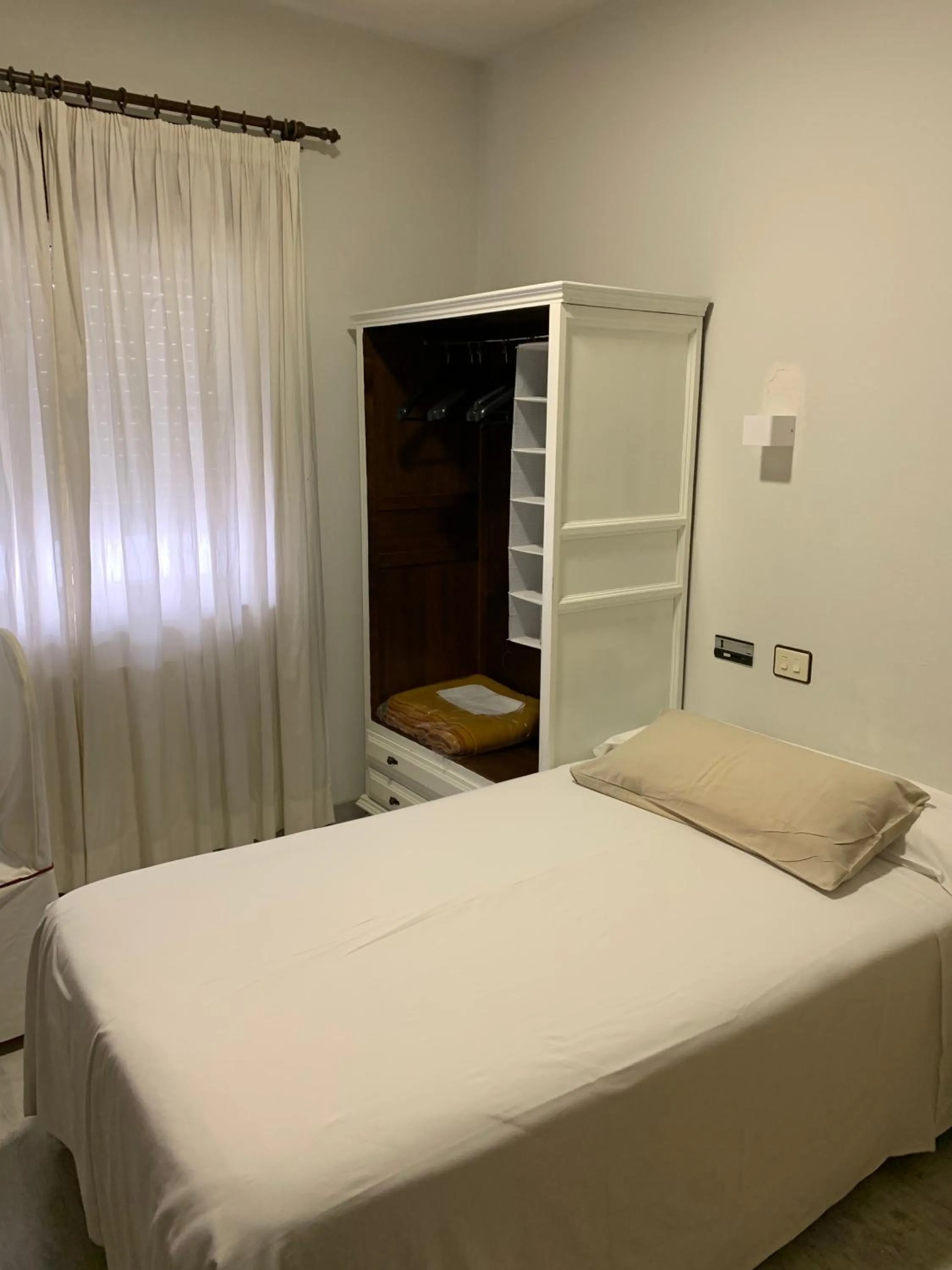 Bedroom, Bed in Hotel Los Olmos