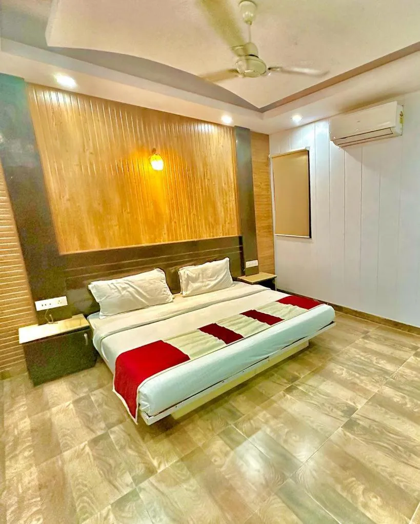 Bed in Hotel Asko international