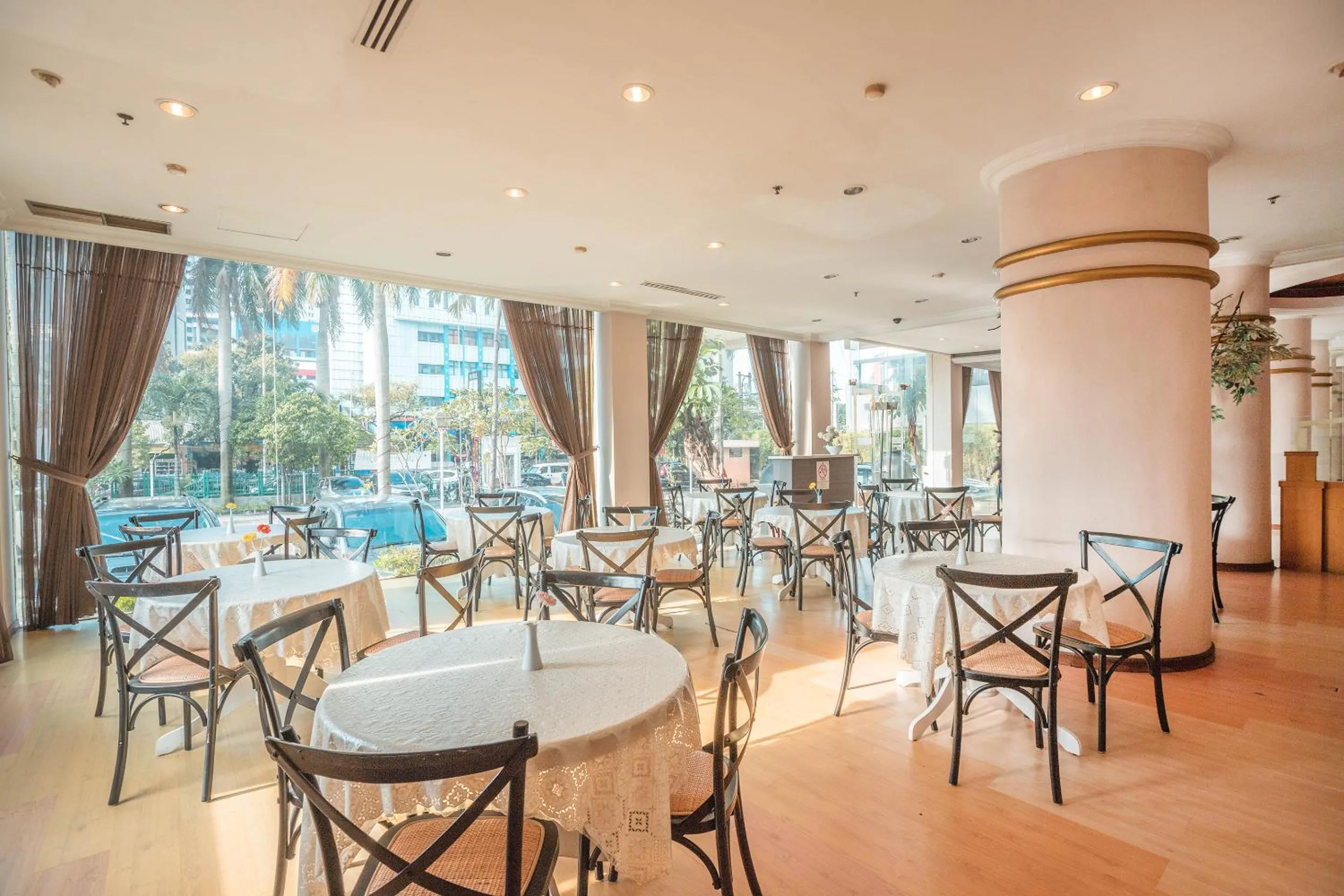 Restaurant/places to eat in Hotel Bulevar Tanjung Duren Jakarta