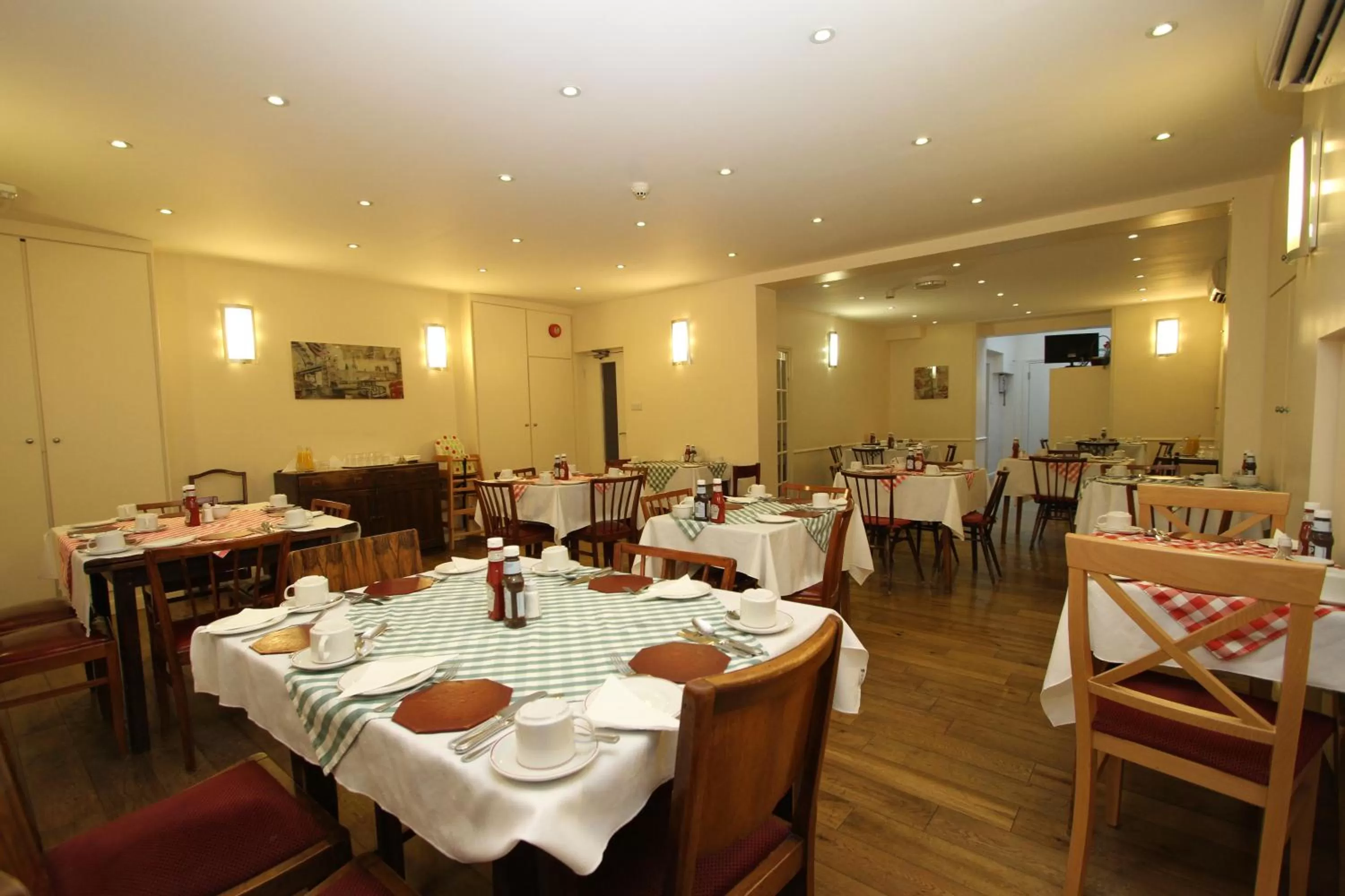 Restaurant/places to eat in Ridgemount Hotel