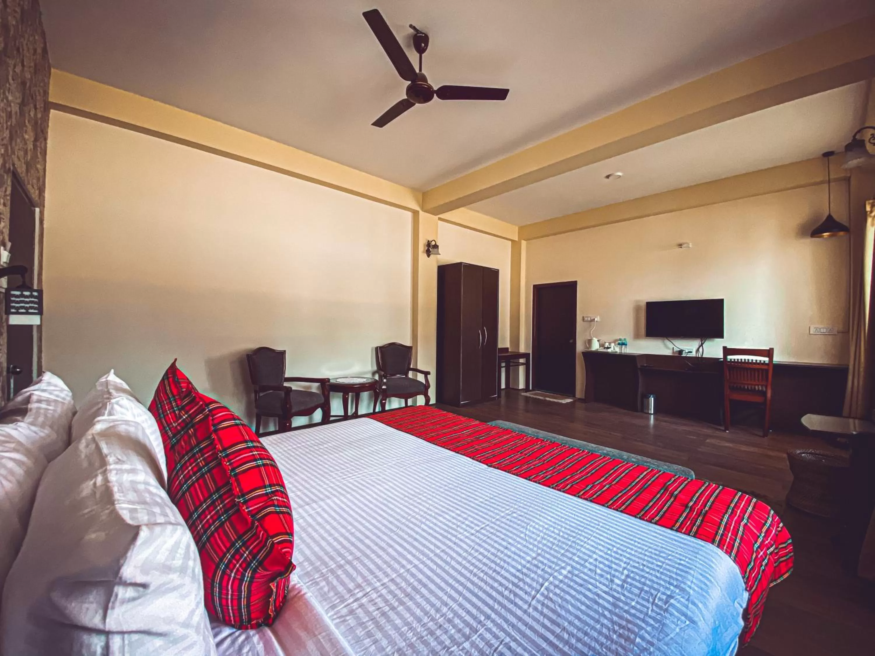 Photo of the whole room in Windermere Inn