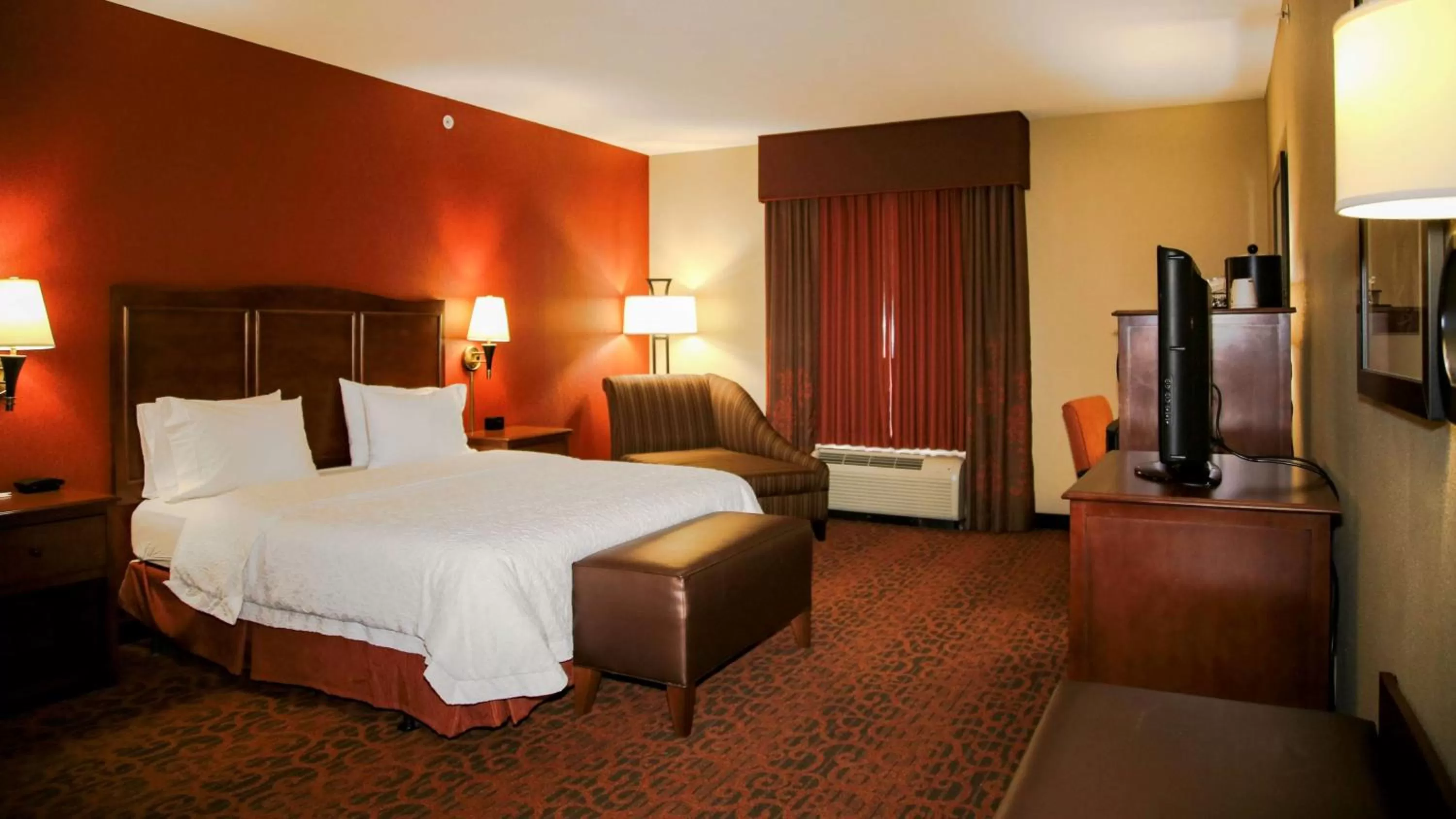 Bedroom, Bed in Hampton Inn Matamoras
