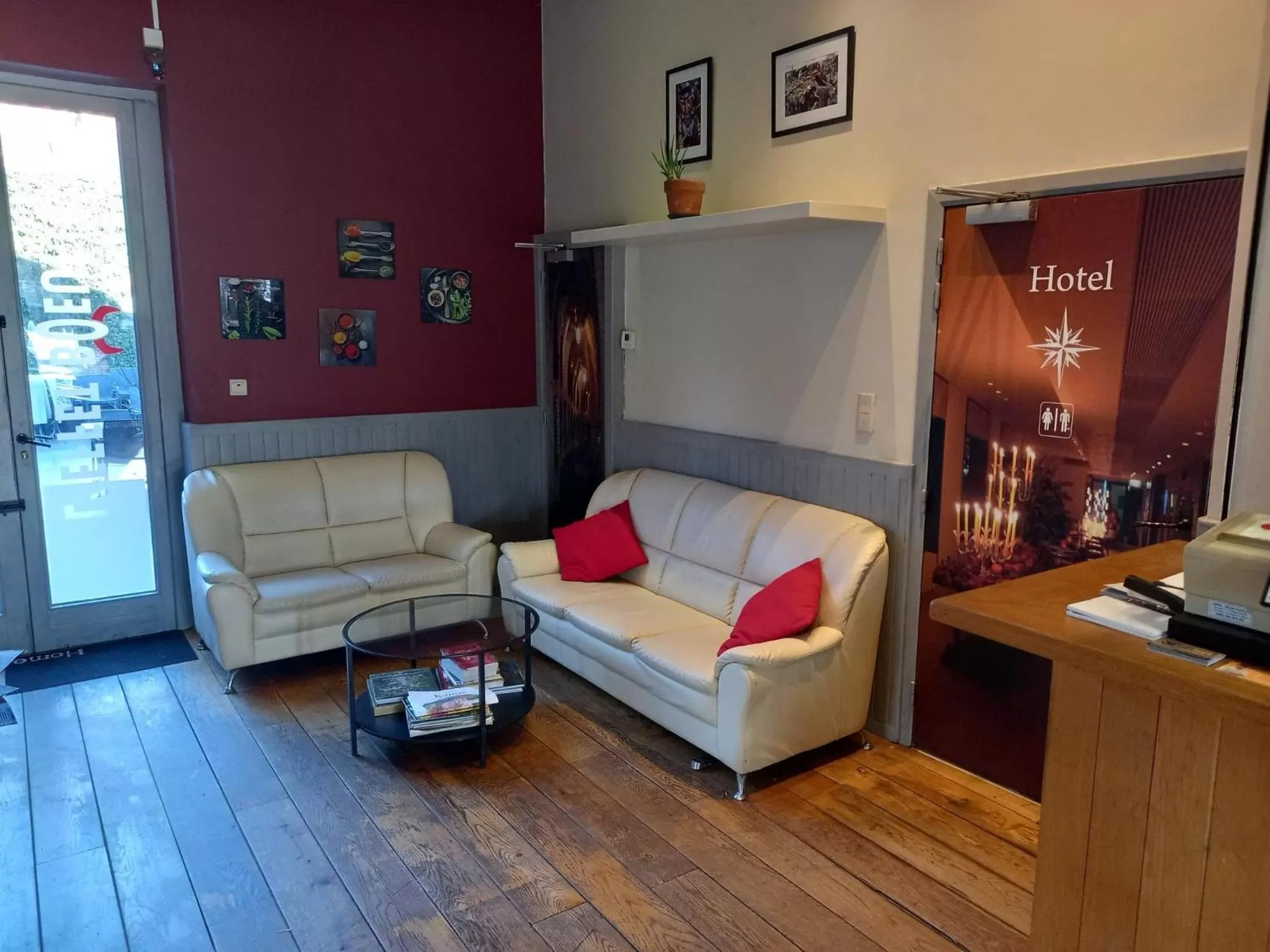 Living room in Hôtel Le Monte-Cristo