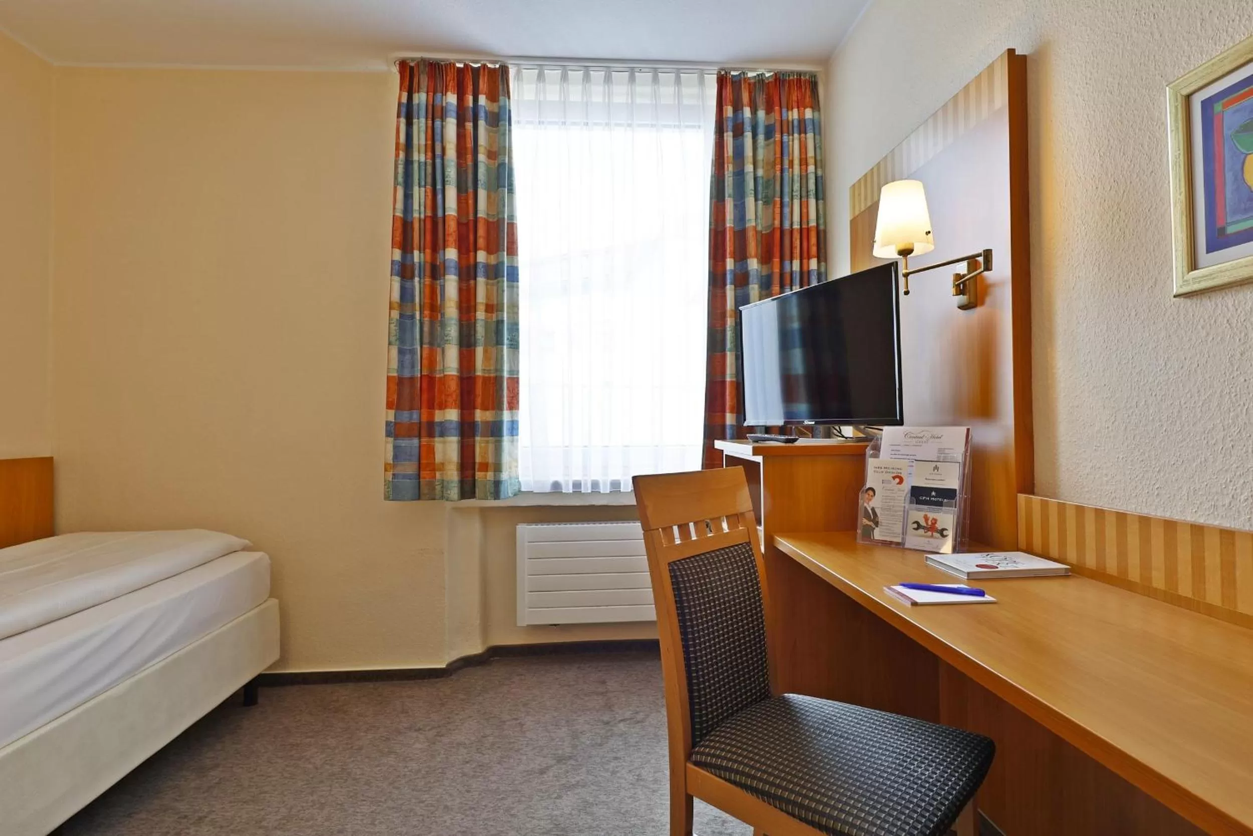 Photo of the whole room, Bed in City Partner Central-Hotel Wuppertal