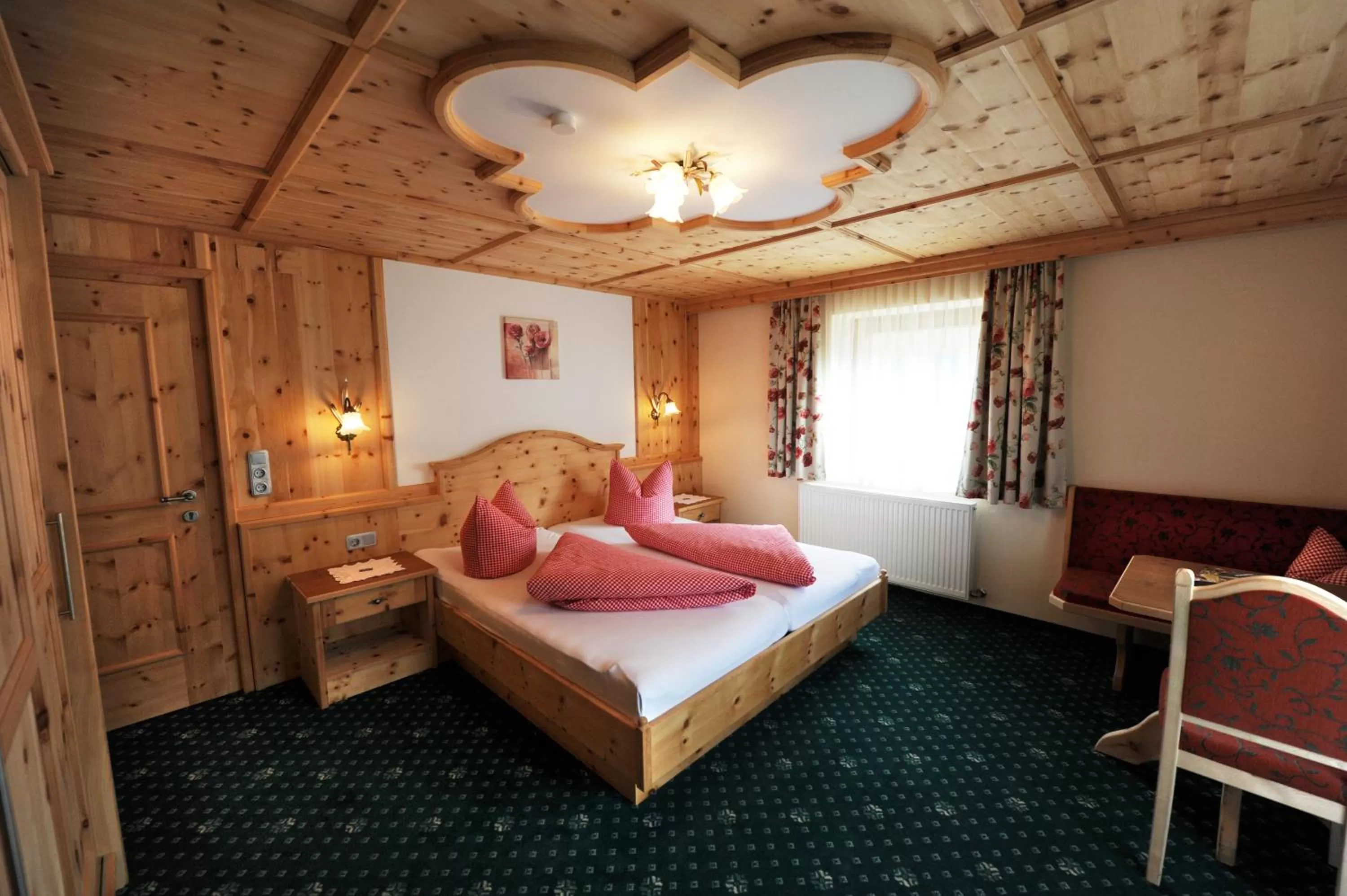 Photo of the whole room, Bed in Hotel Garni Landhaus Platzer