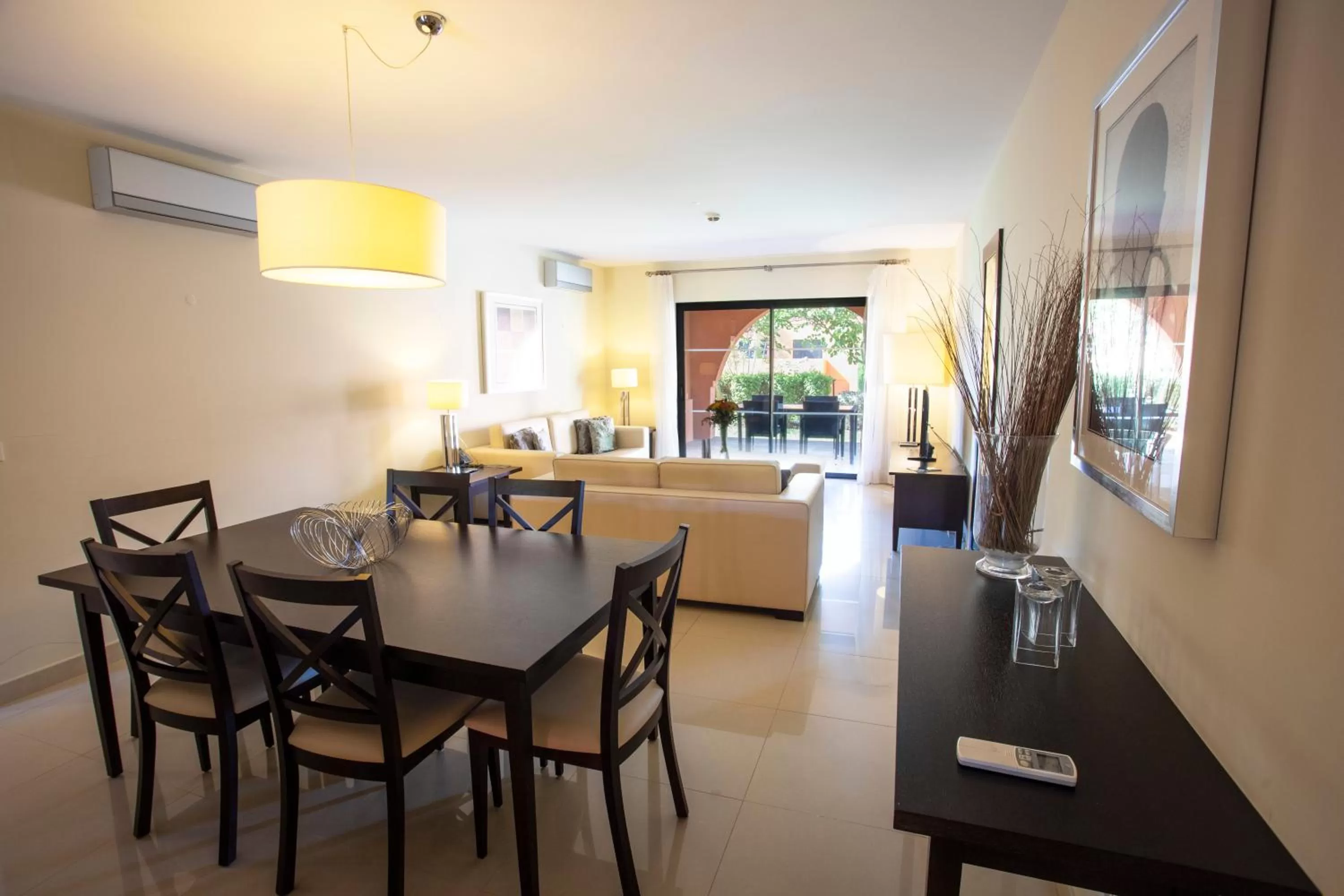 Dining area in Amendoeira Golf Resort