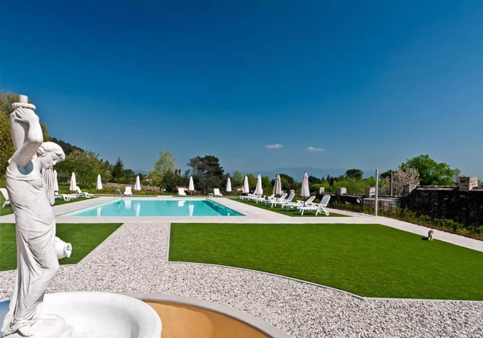 Swimming pool in Hotel Villa Cheli