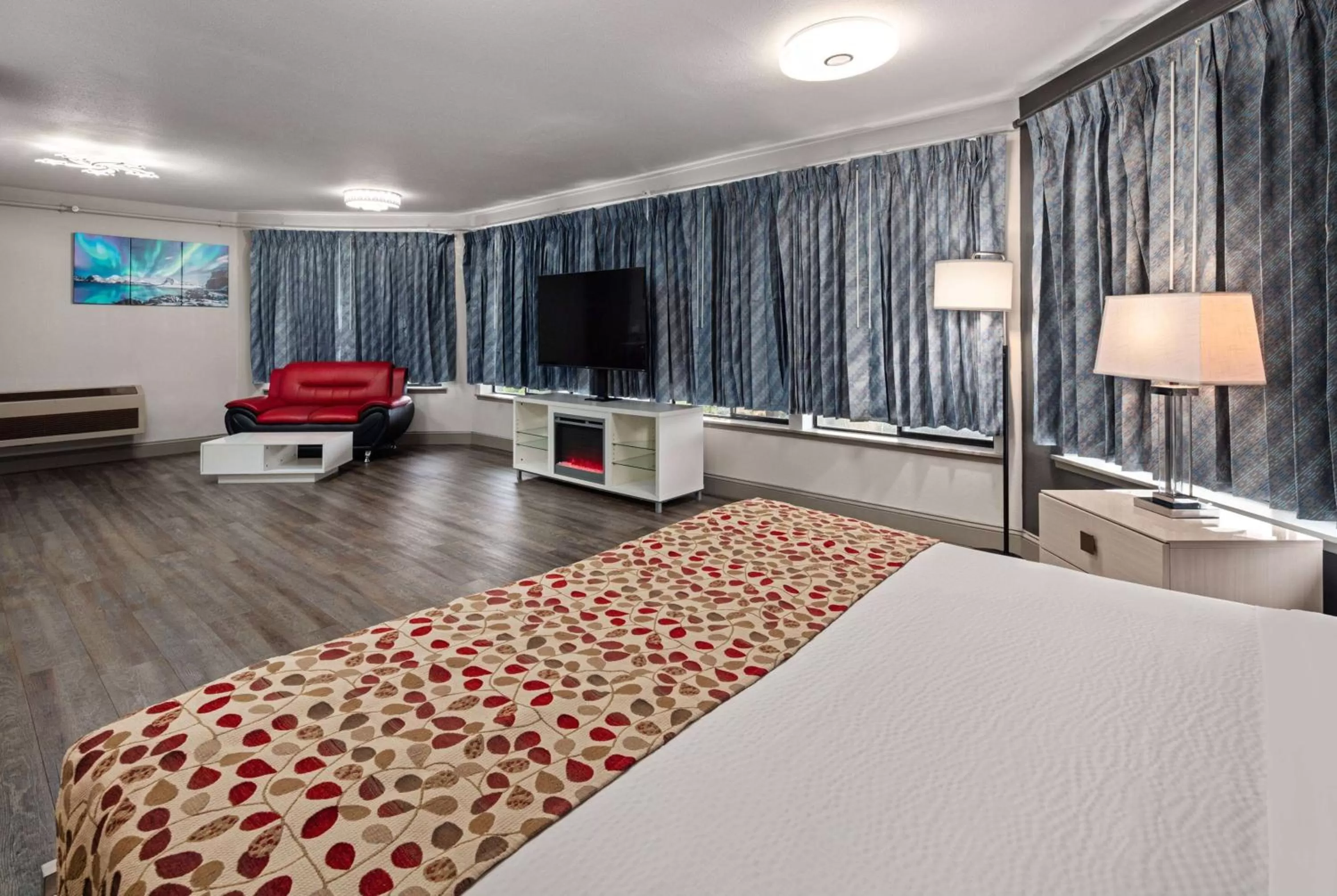 TV and multimedia, Bed in Days Inn by Wyndham Lakewood South Tacoma