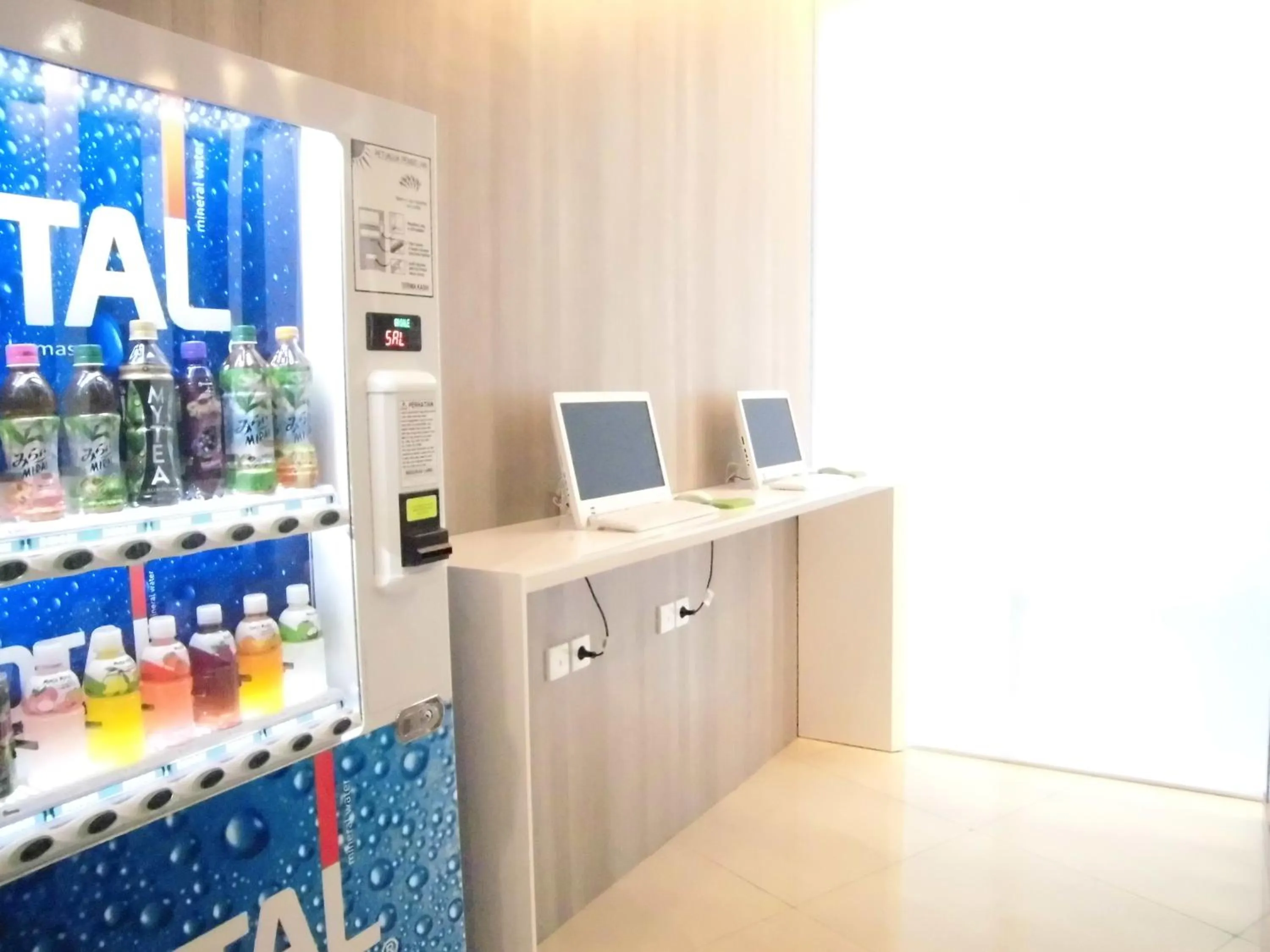 Business facilities in Whiz Hotel Cikini Jakarta