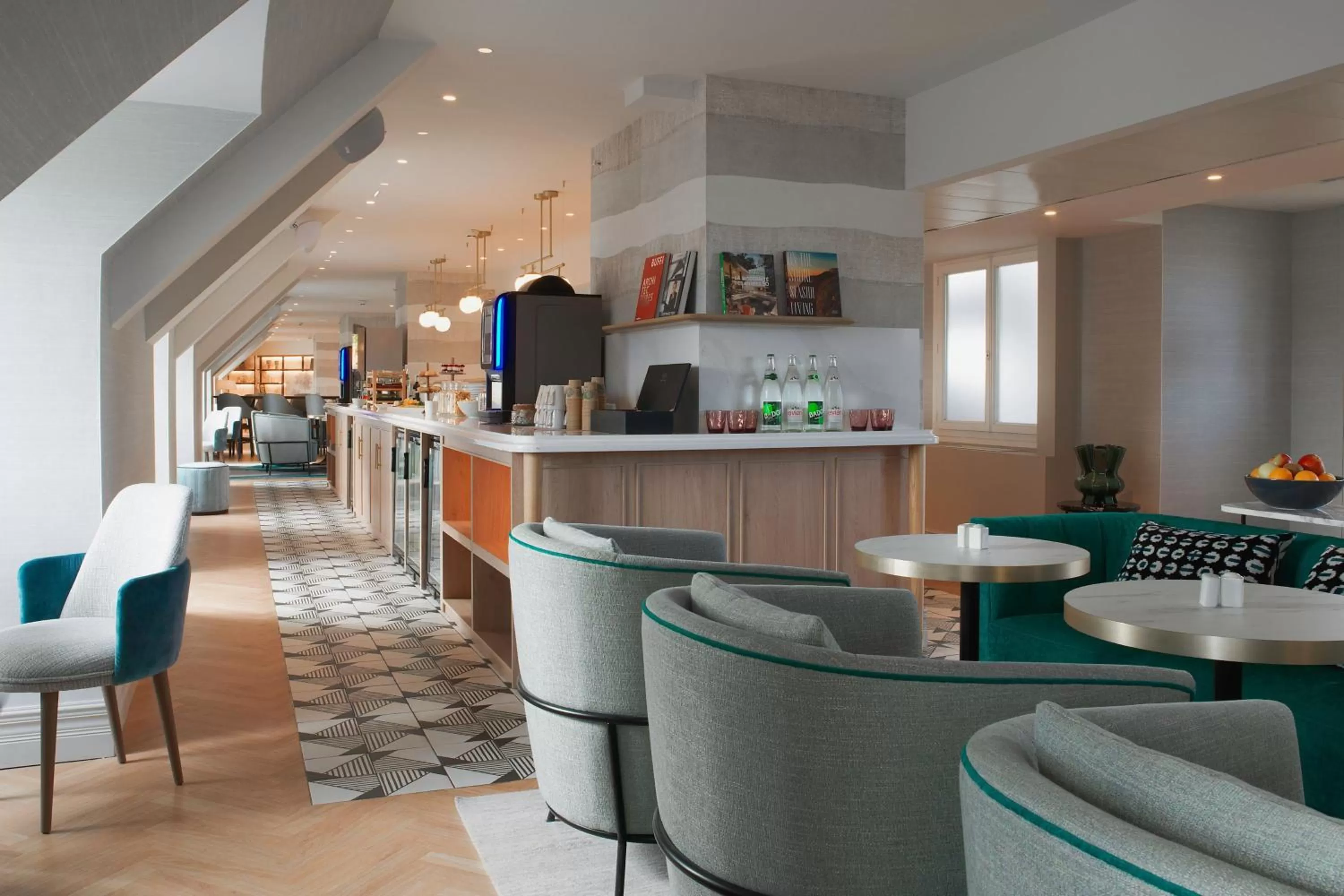 Lounge or bar in Paris Marriott Opera Ambassador Hotel