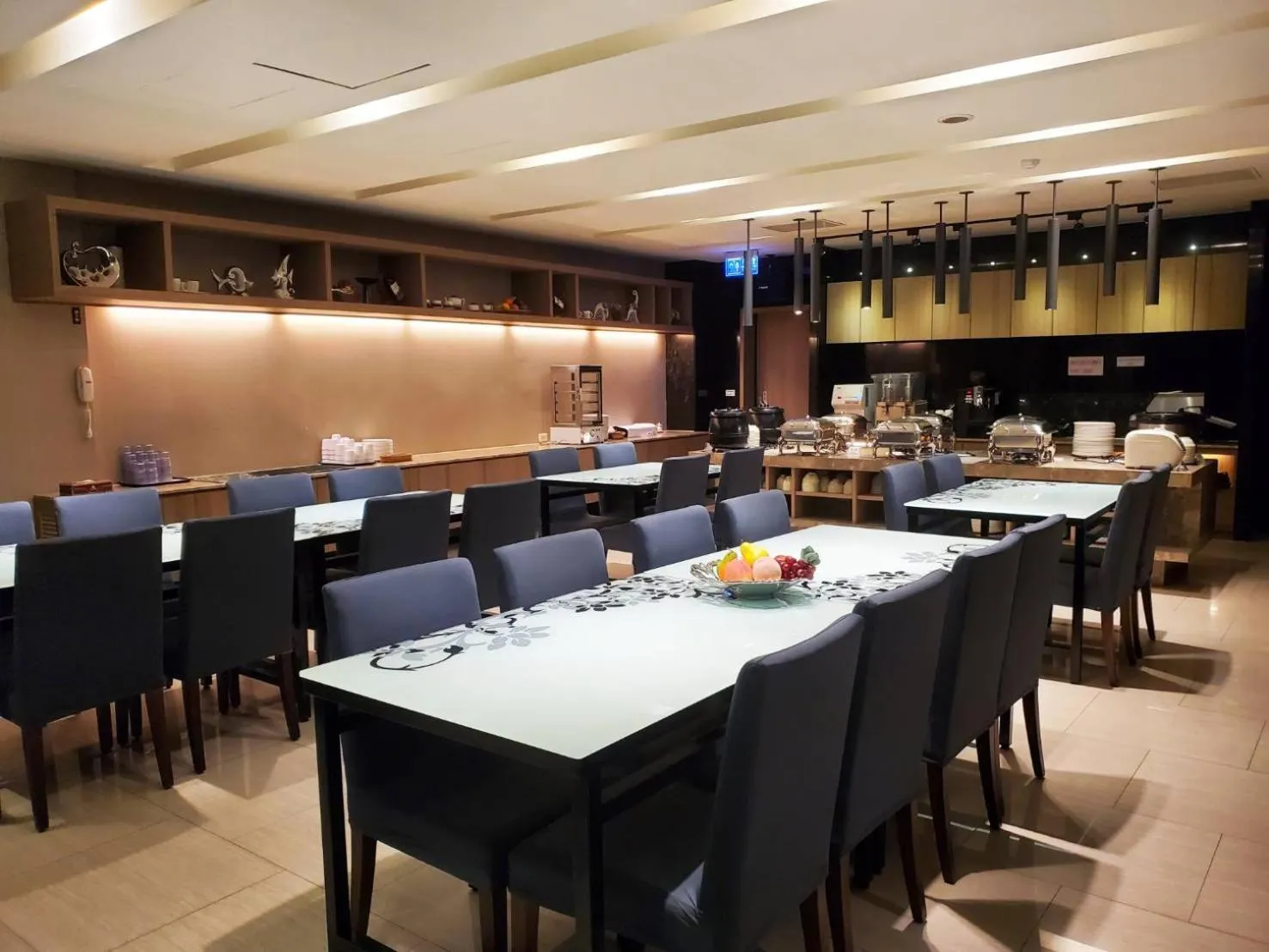 Restaurant/places to eat in Royal Guest Hotel