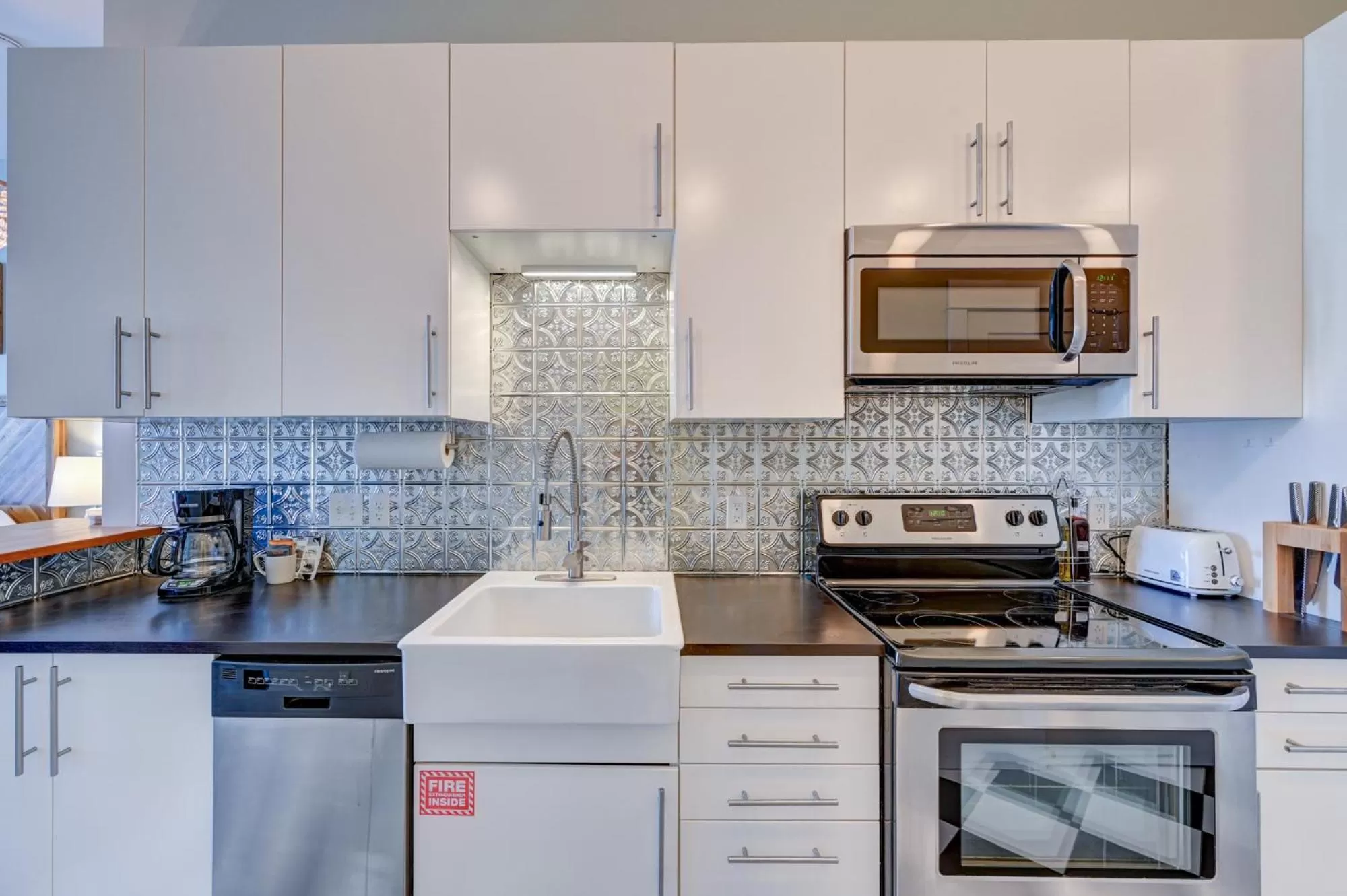 Kitchen/Kitchenette in South Main Residences by Surf Hotel