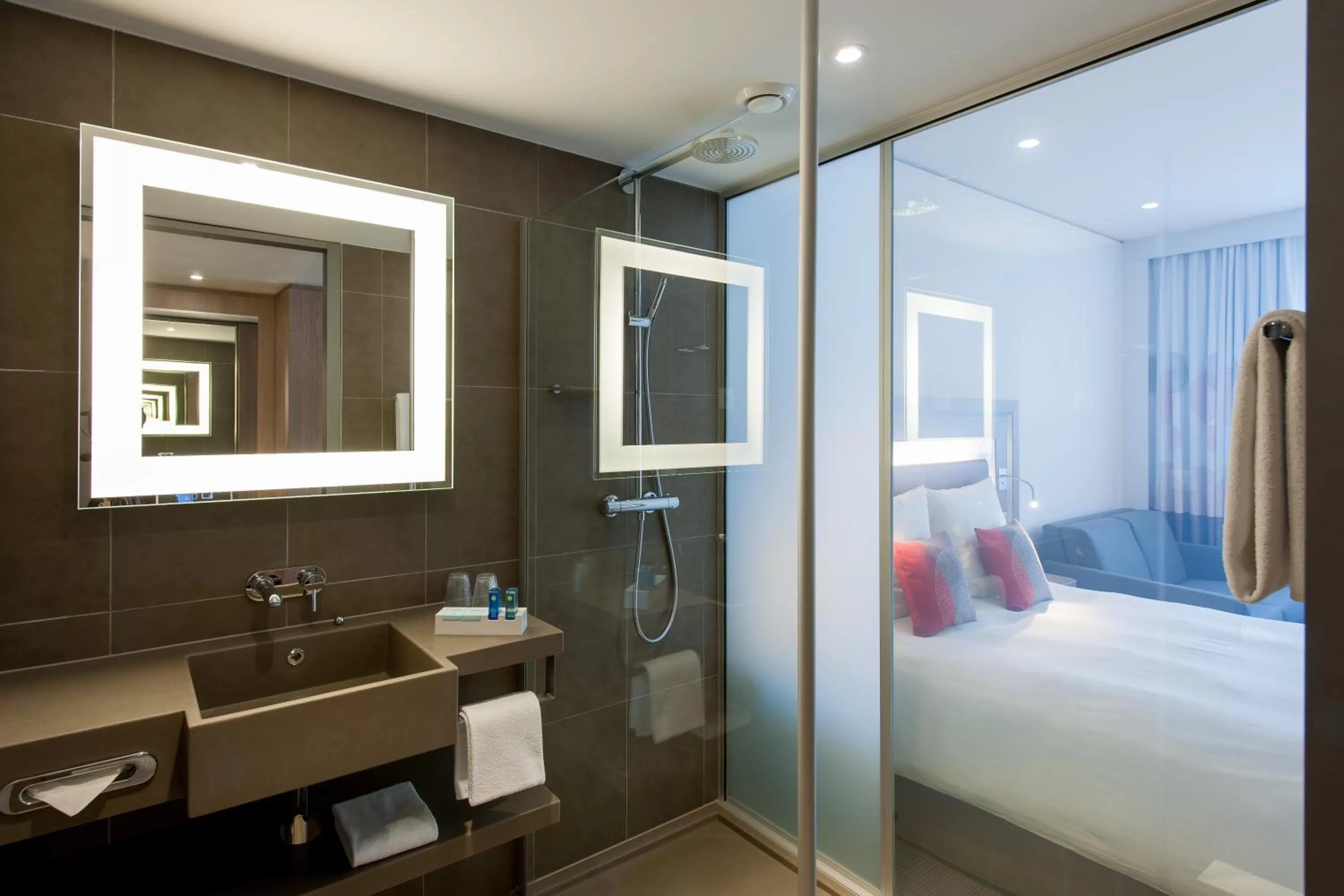 Bathroom, Bed in Novotel Lugano Paradiso
