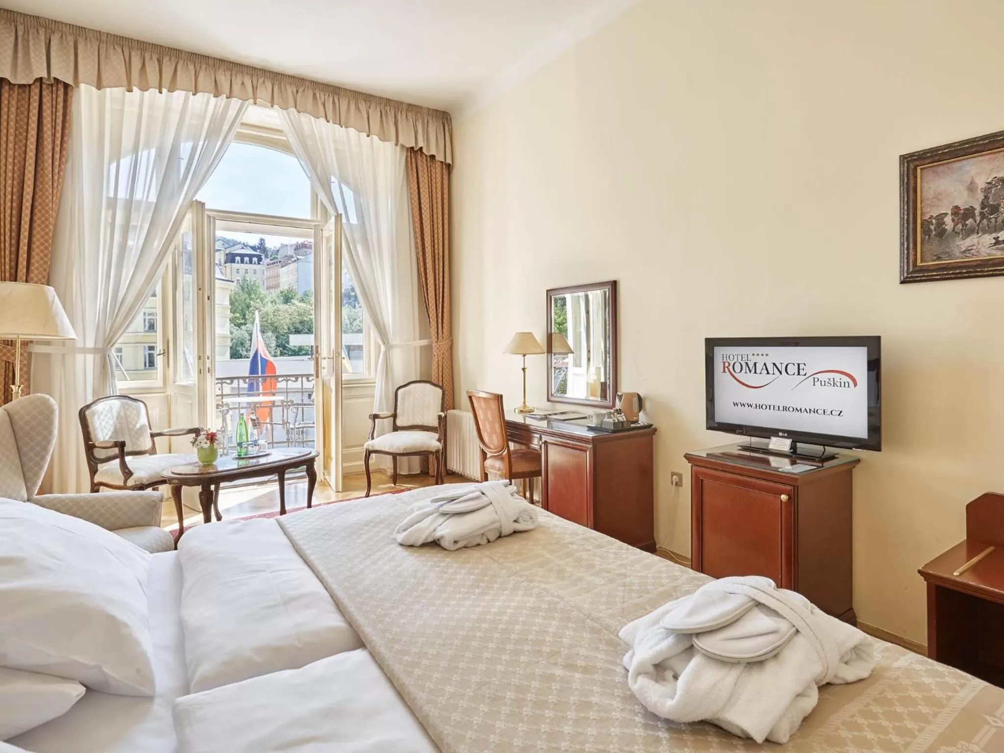 Photo of the whole room, Bed in Hotel Romance