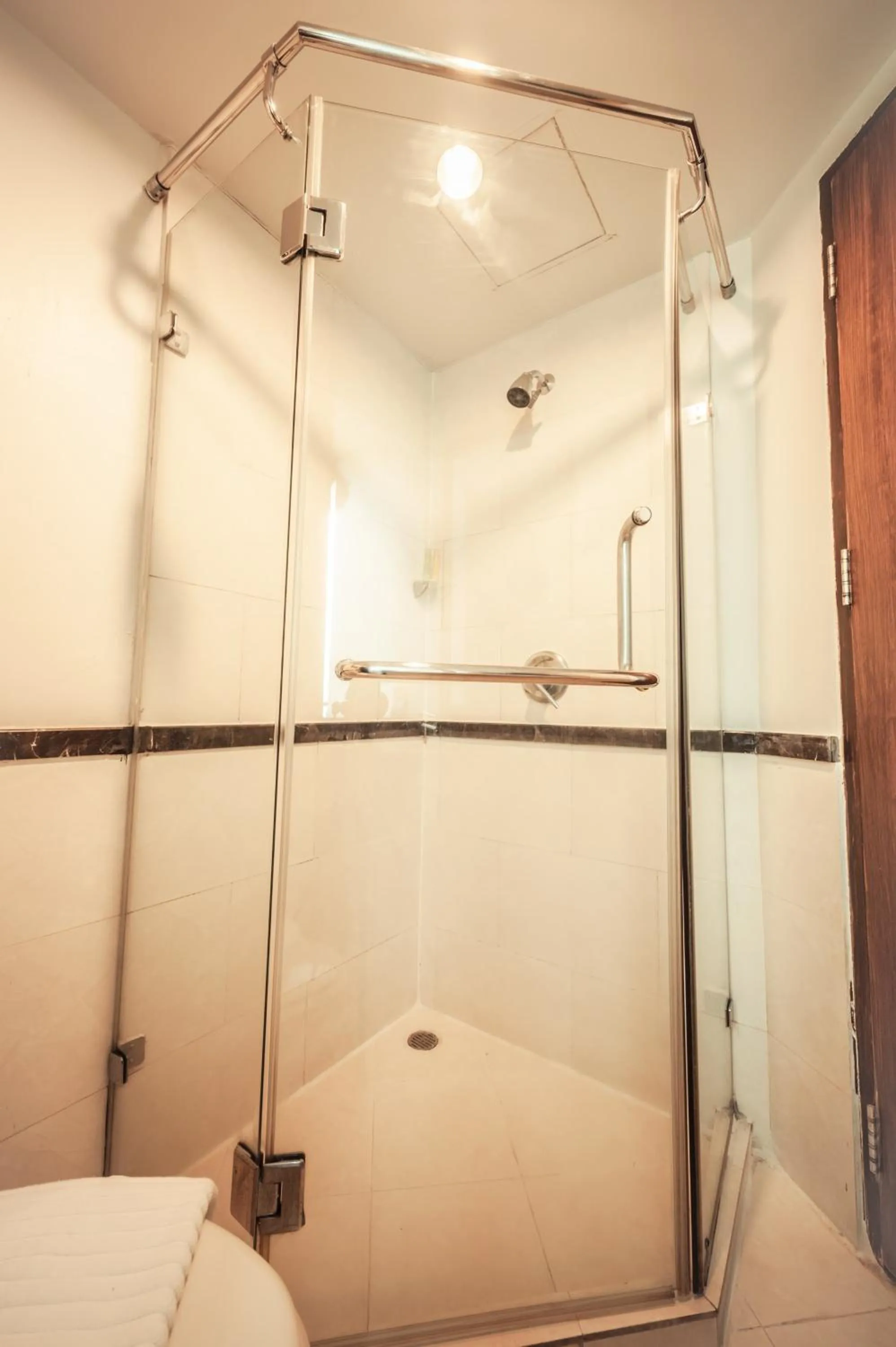 Bathroom in The Seasons Bangkok Huamark