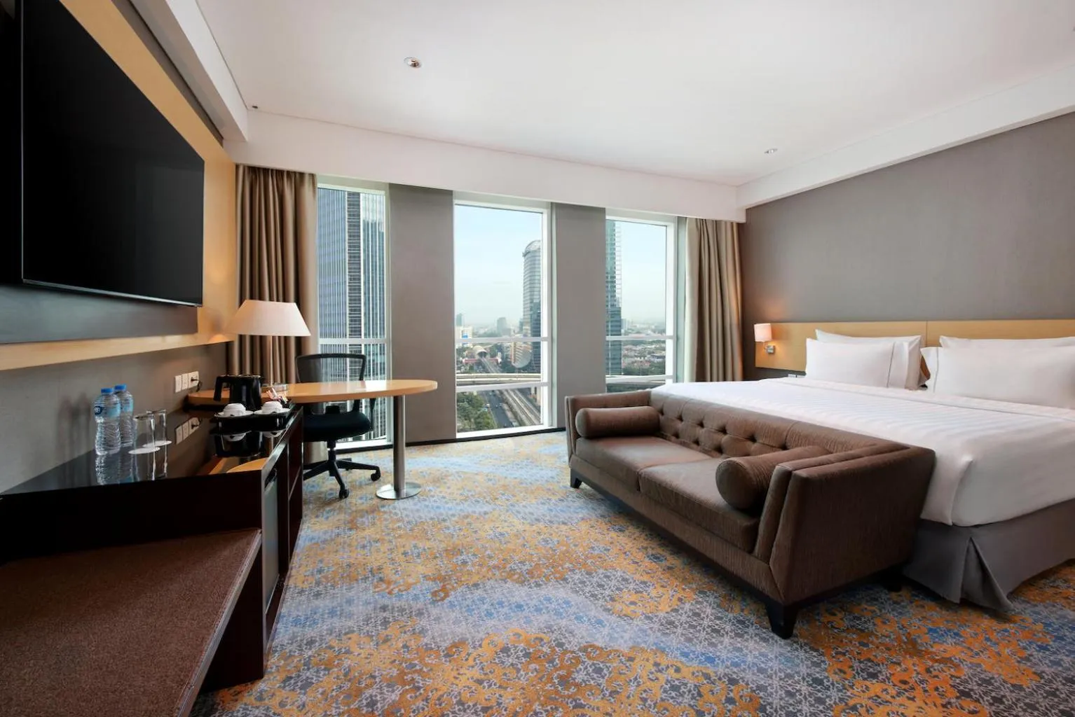 Bed in JS Luwansa Hotel & Convention Center