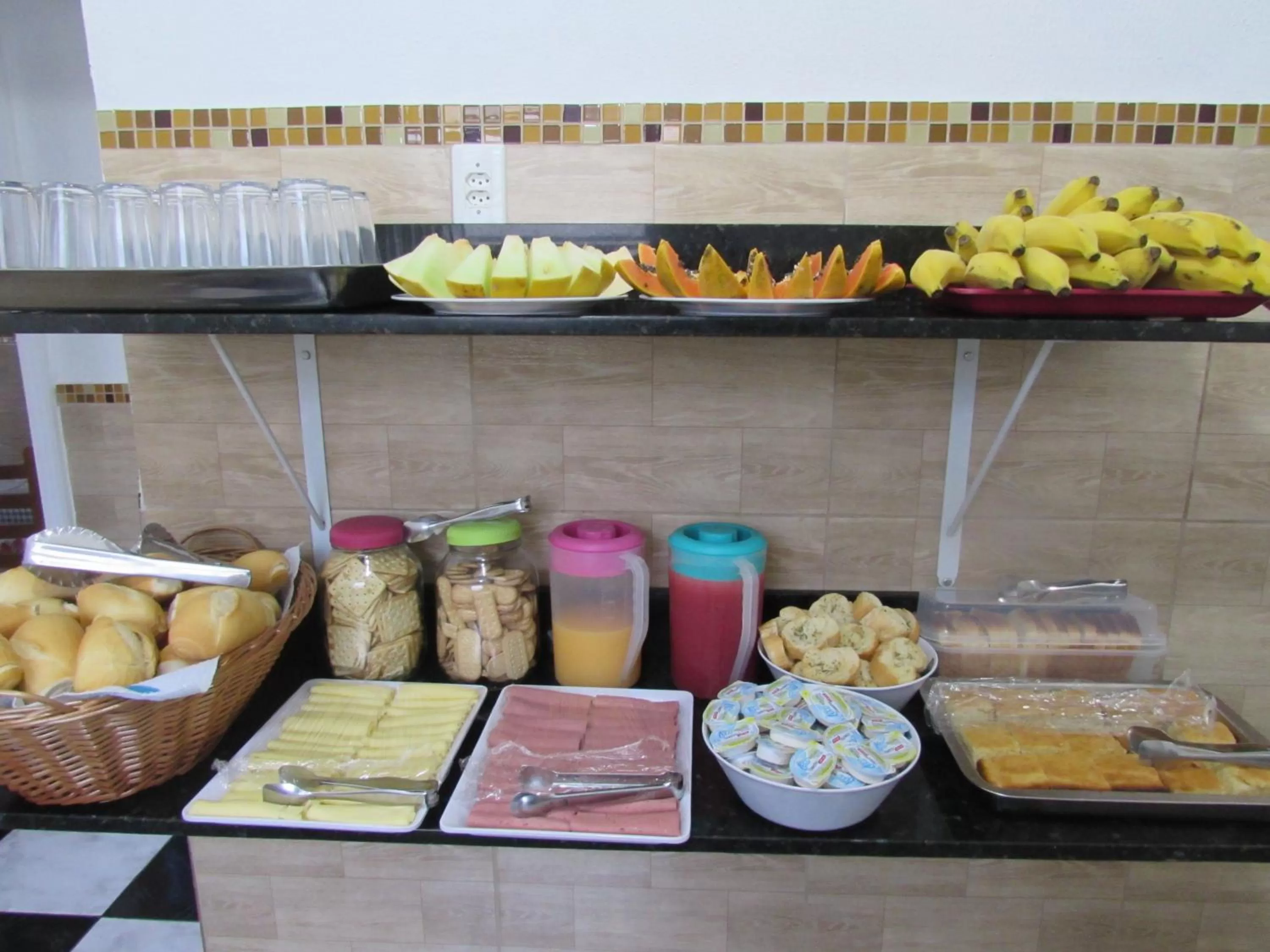 Breakfast, Food in Hotel Plaza Olido