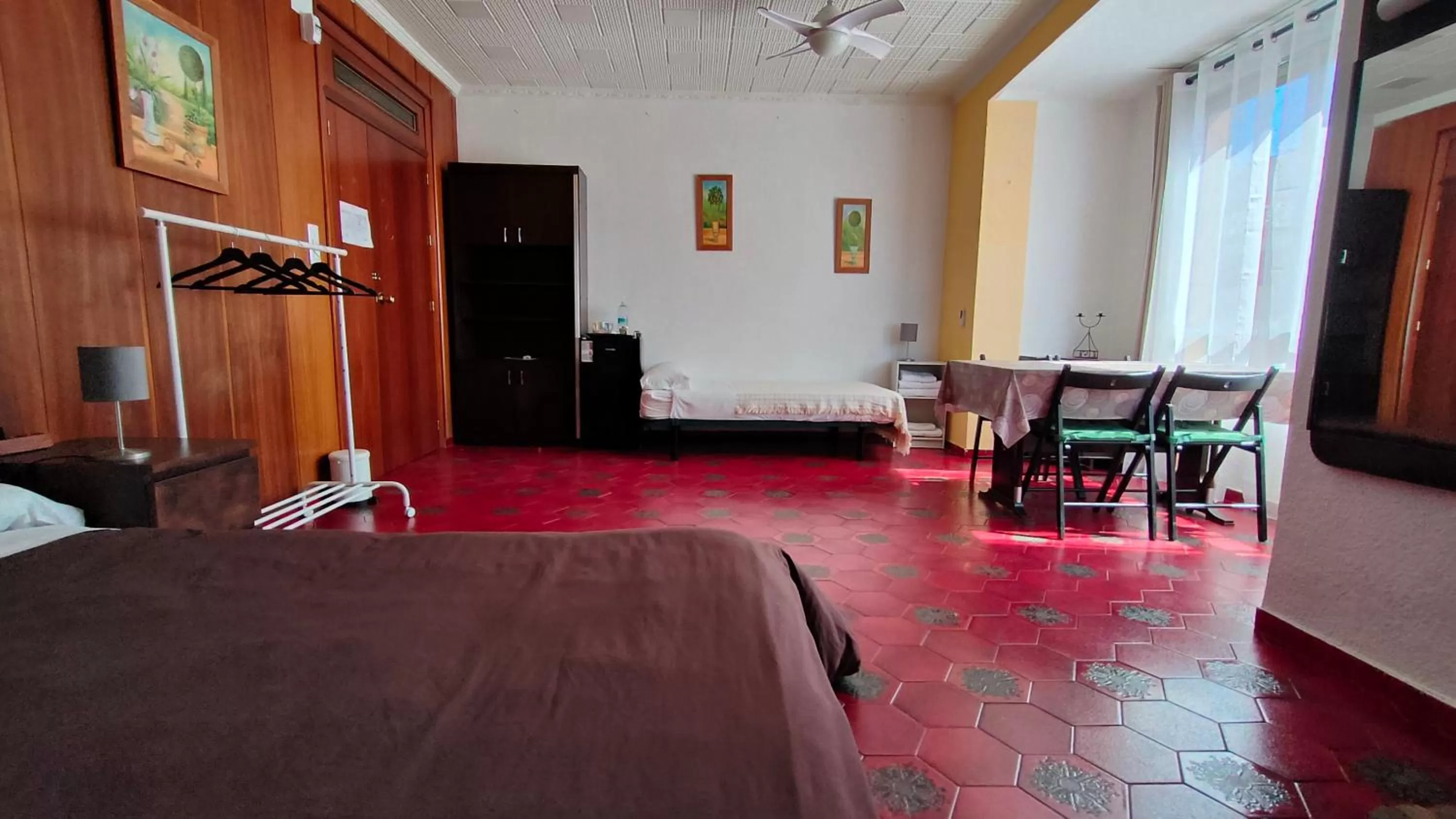 Photo of the whole room, Bed in Pensión Benavente AP-7 3min coche Playa 5 min Self check-in 24h