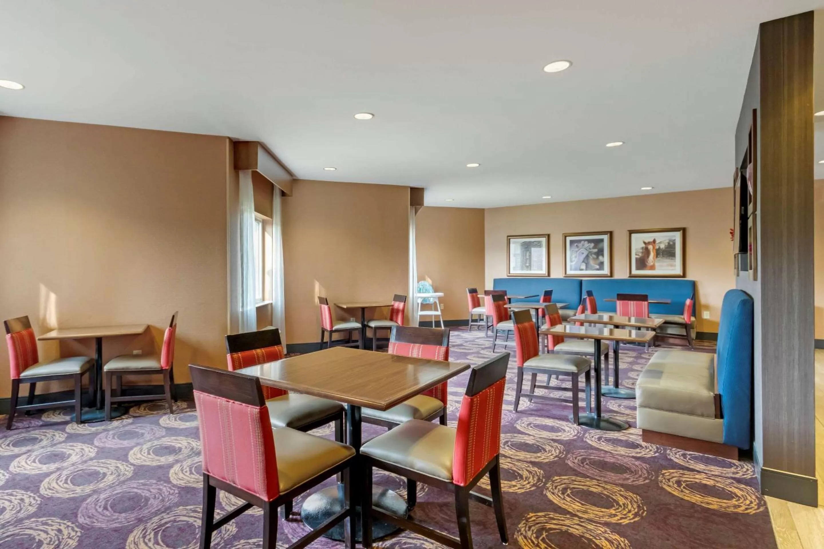 Restaurant/places to eat in Comfort Inn & Suites Market - Airport