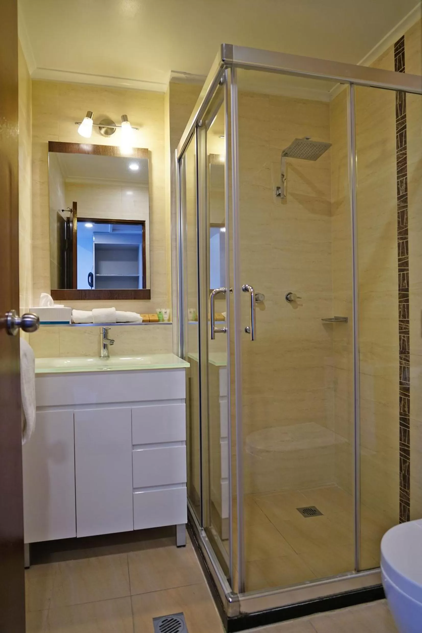 Bathroom in Mariners on the Waterfront