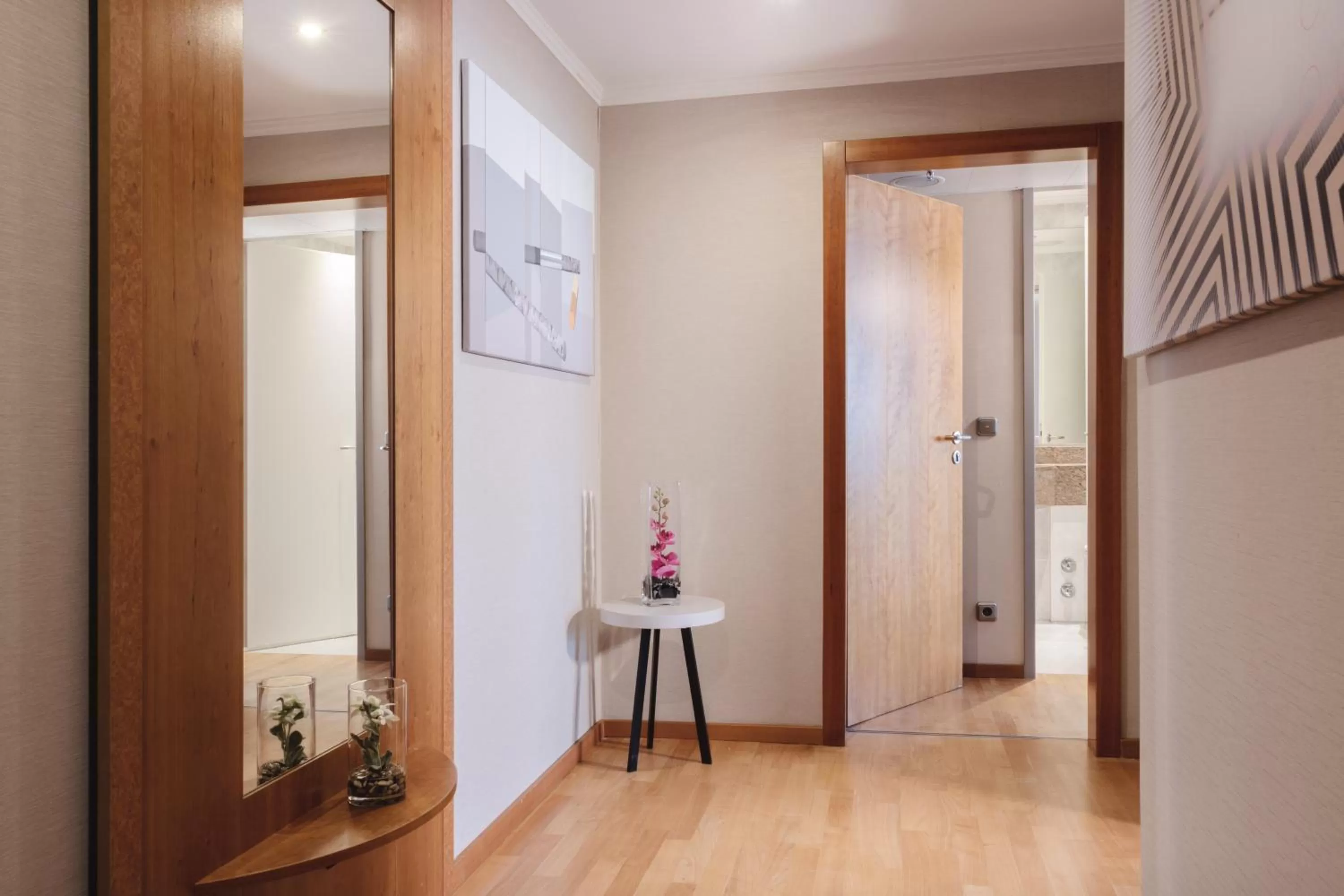 Photo of the whole room in Crowne Plaza Frankfurt Congress Hotel by IHG