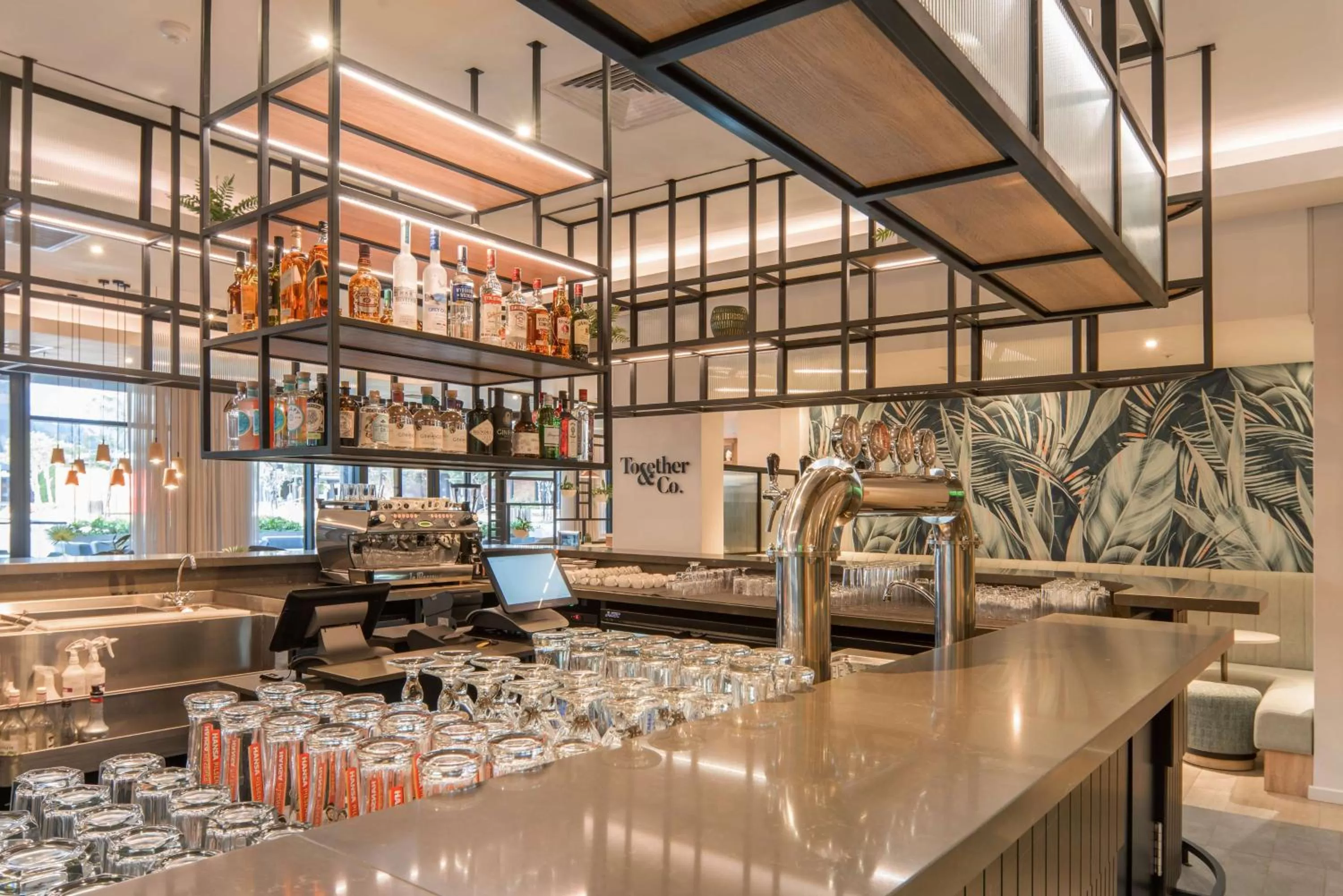 Lounge or bar in Hilton Garden Inn Umhlanga Arch