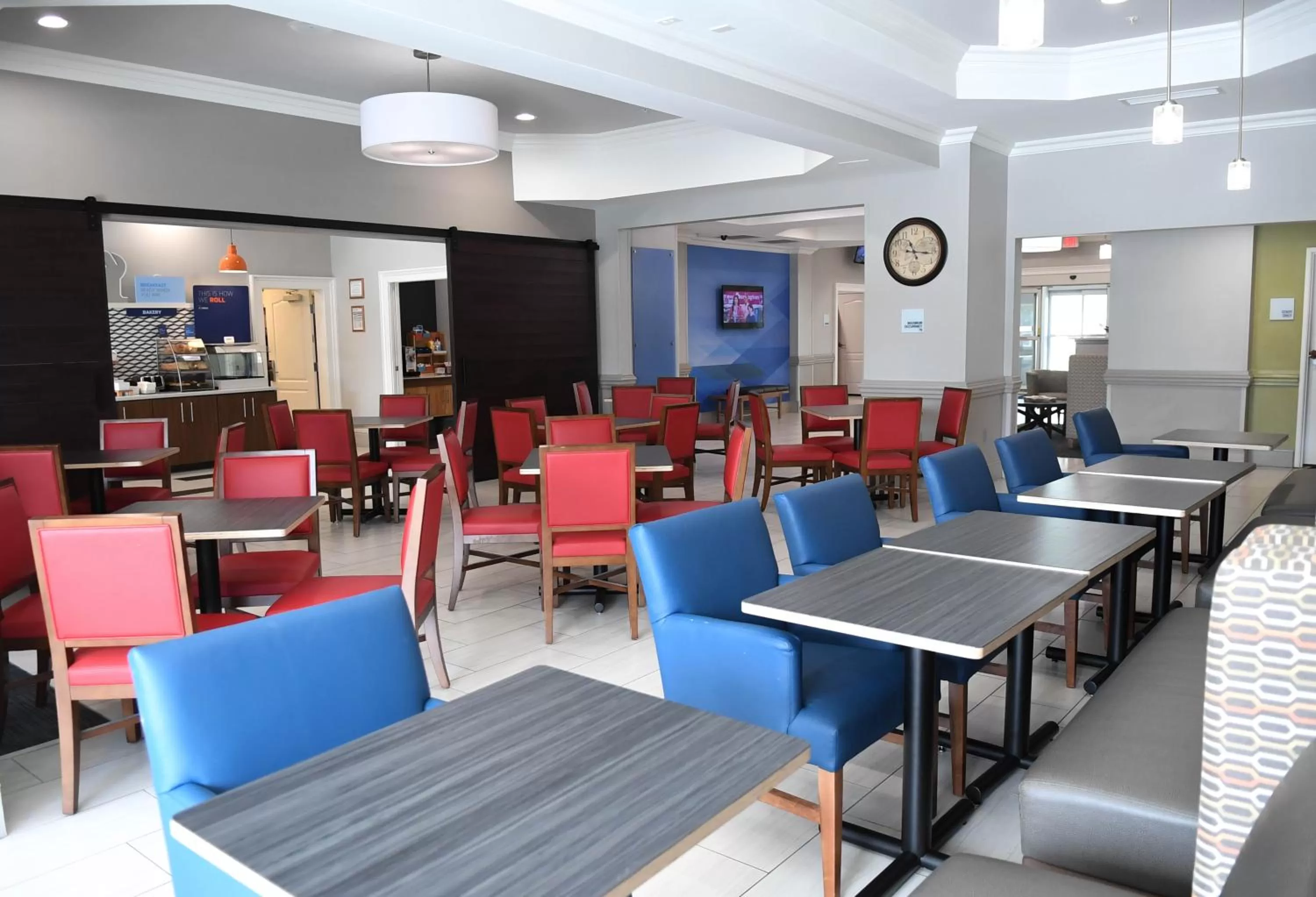 Breakfast in Holiday Inn Express & Suites - Valdosta by IHG