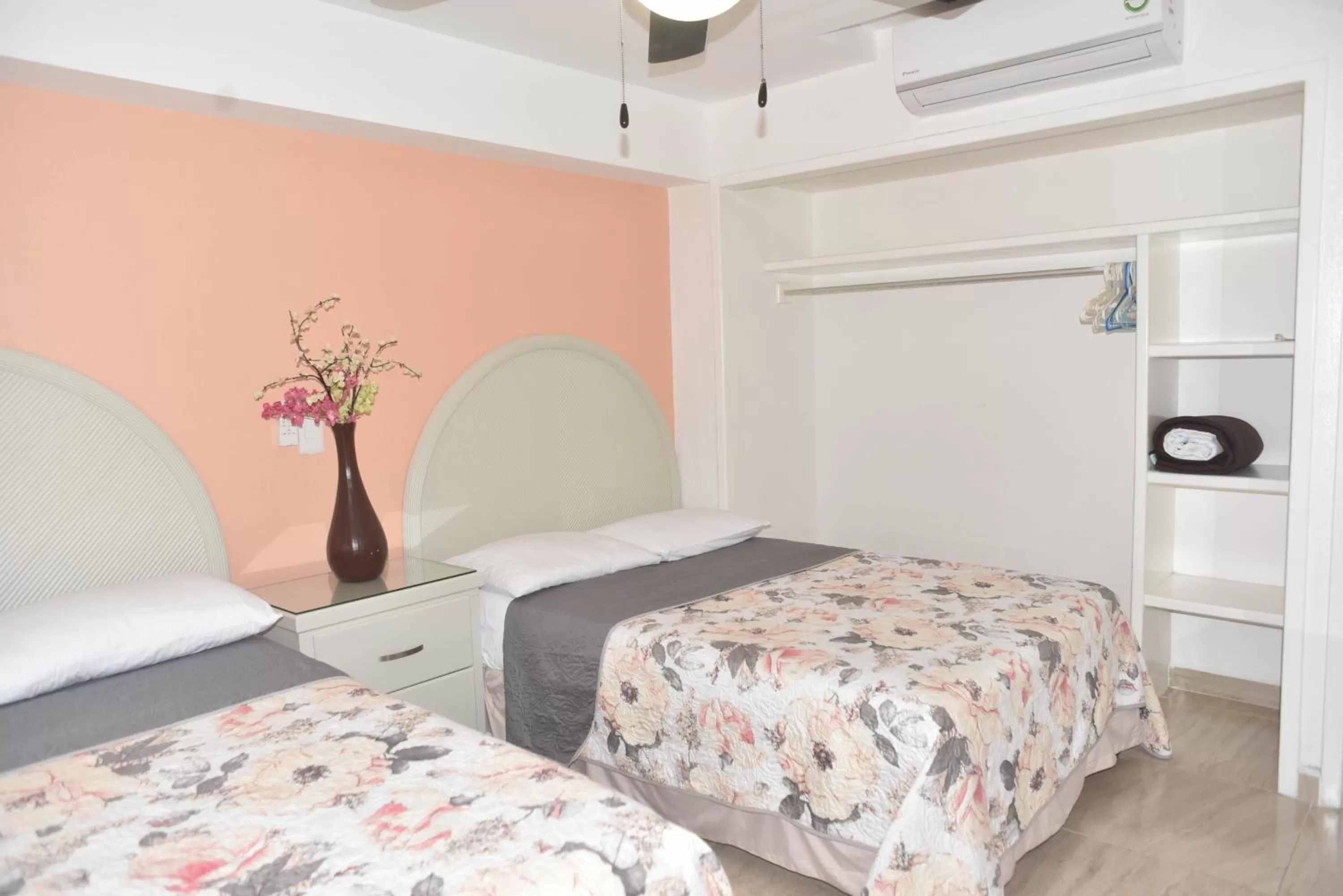 Bed in ENNA INN IXTAPA DEPARTAMENTOS ViSTA AL MAR