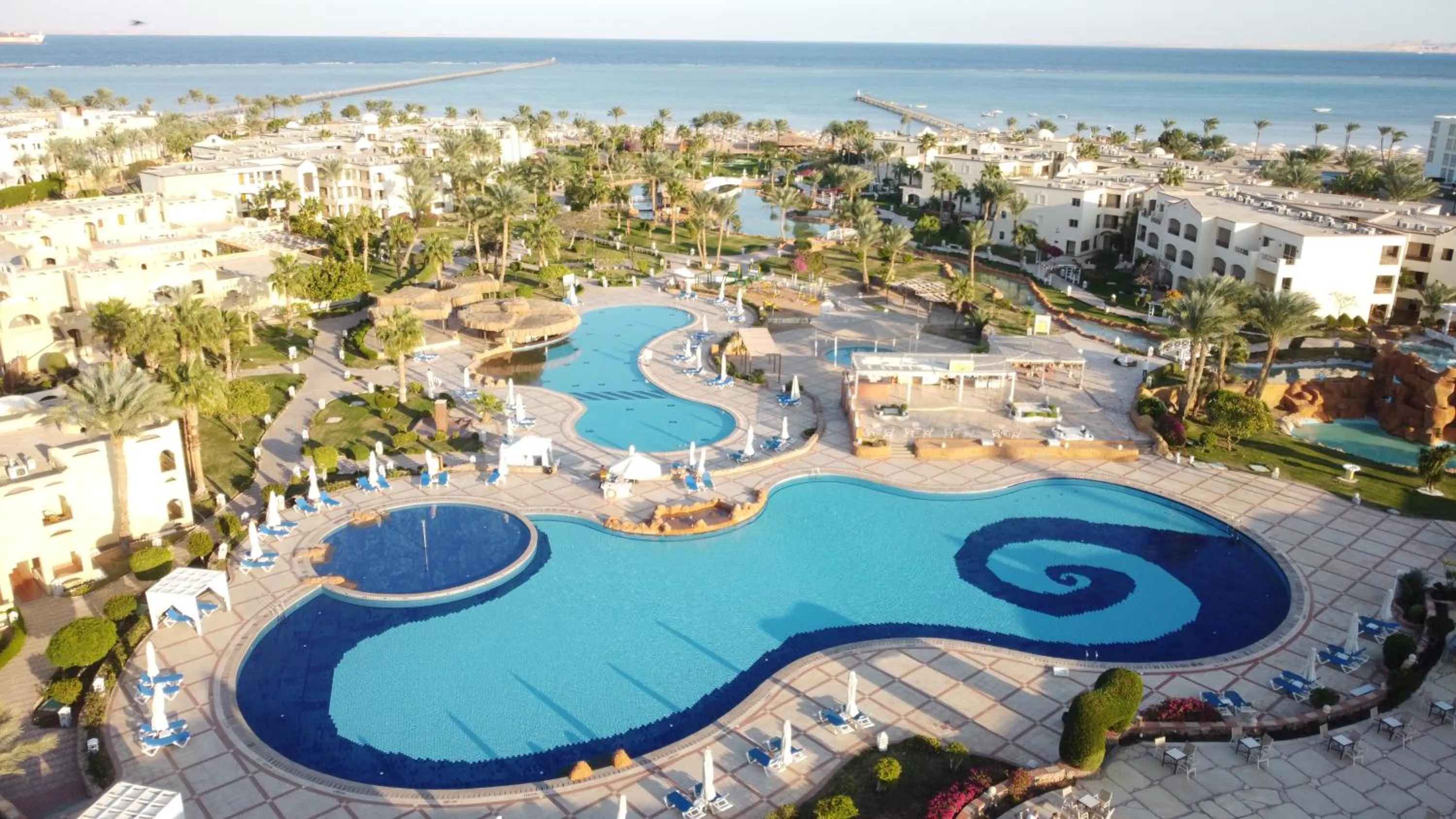 Swimming pool in Regency Plaza Aqua Park and Spa Resort