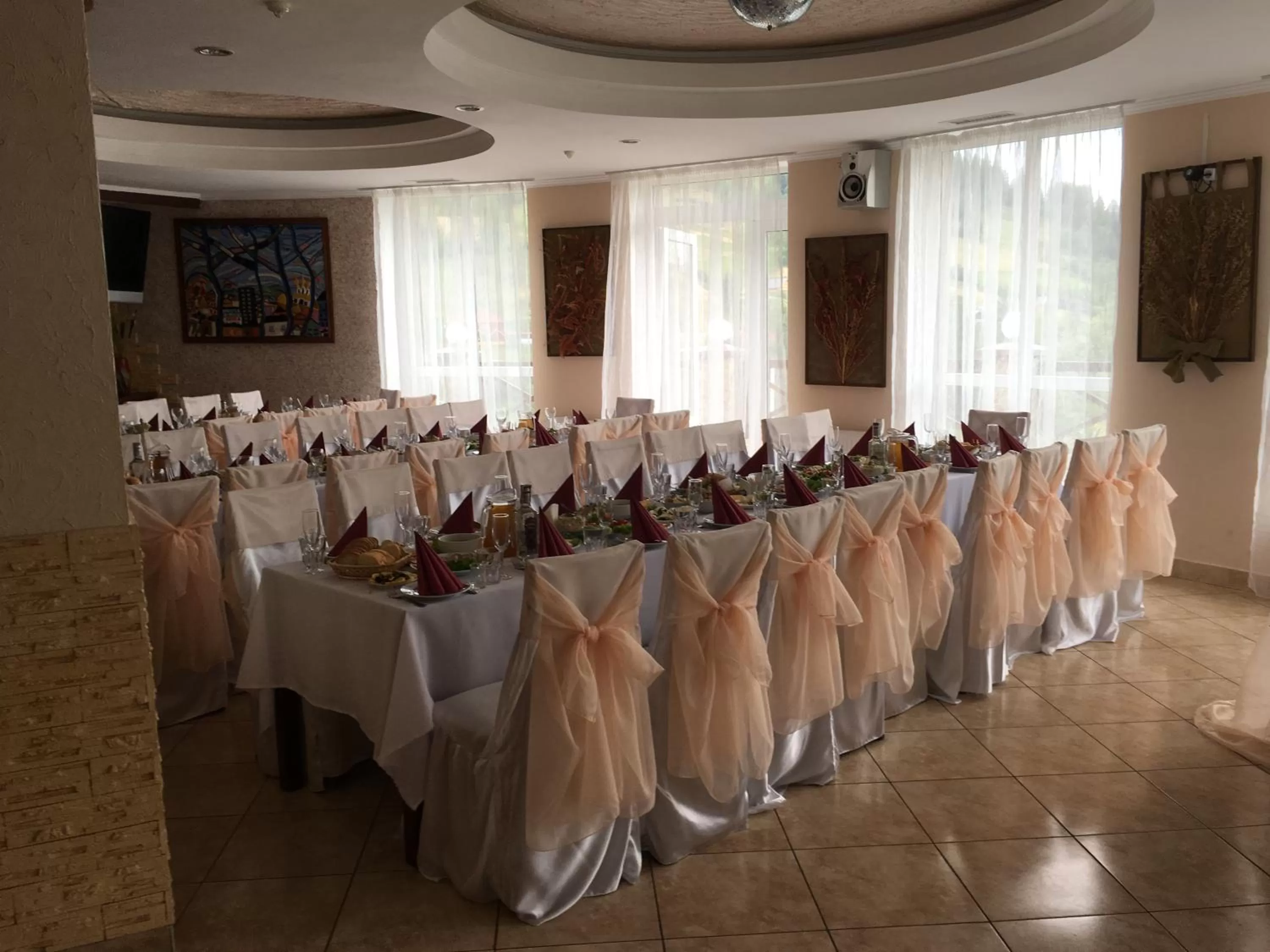 Restaurant/places to eat in Terem