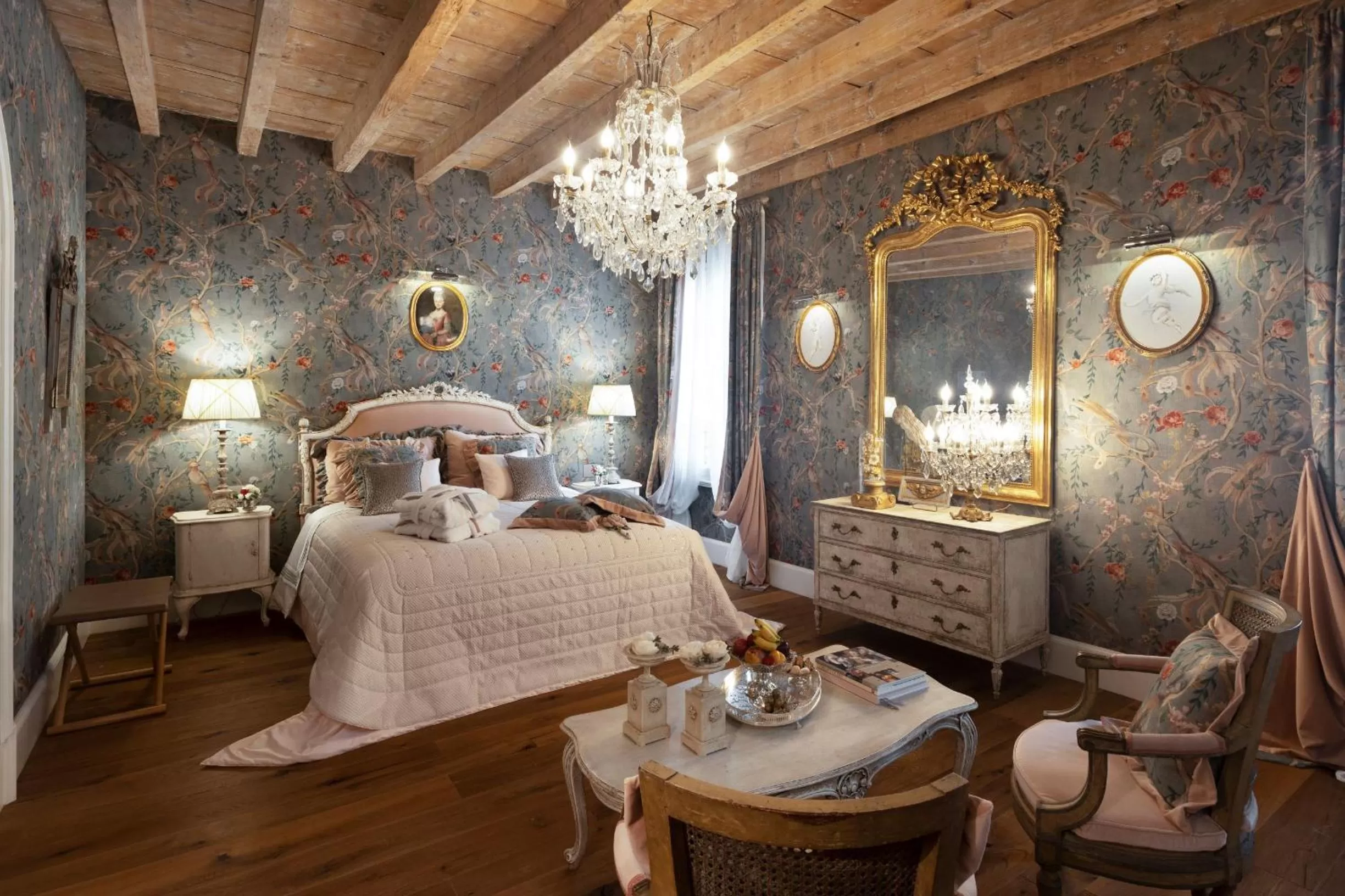 Photo of the whole room, Bed in Antica Dimora Desenzano